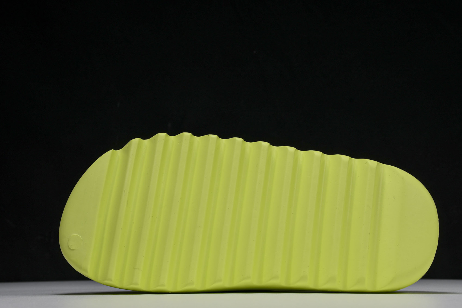  AD originals Yeezy Slide GX6138 尺寸 US4=36-37 US5=38