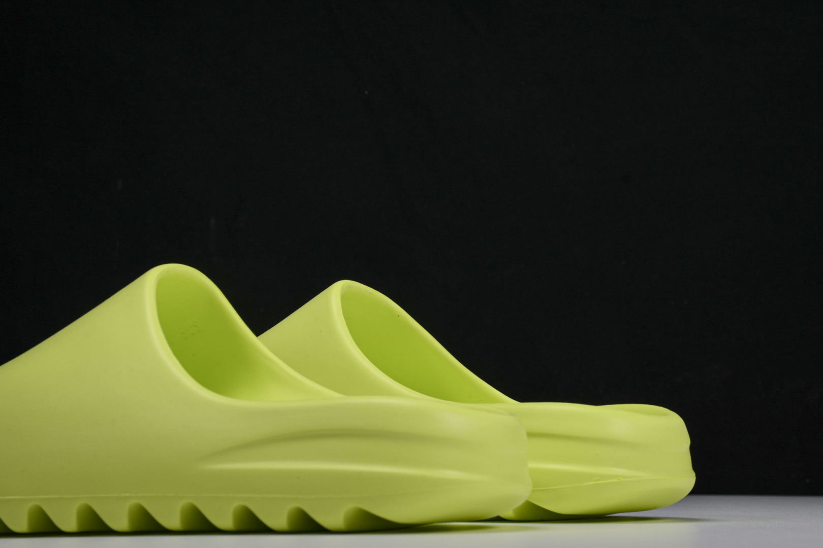  AD originals Yeezy Slide GX6138 尺寸 US4=36-37 US5=38
