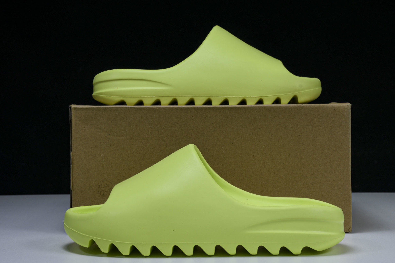  AD originals Yeezy Slide GX6138 尺寸 US4=36-37 US5=38
