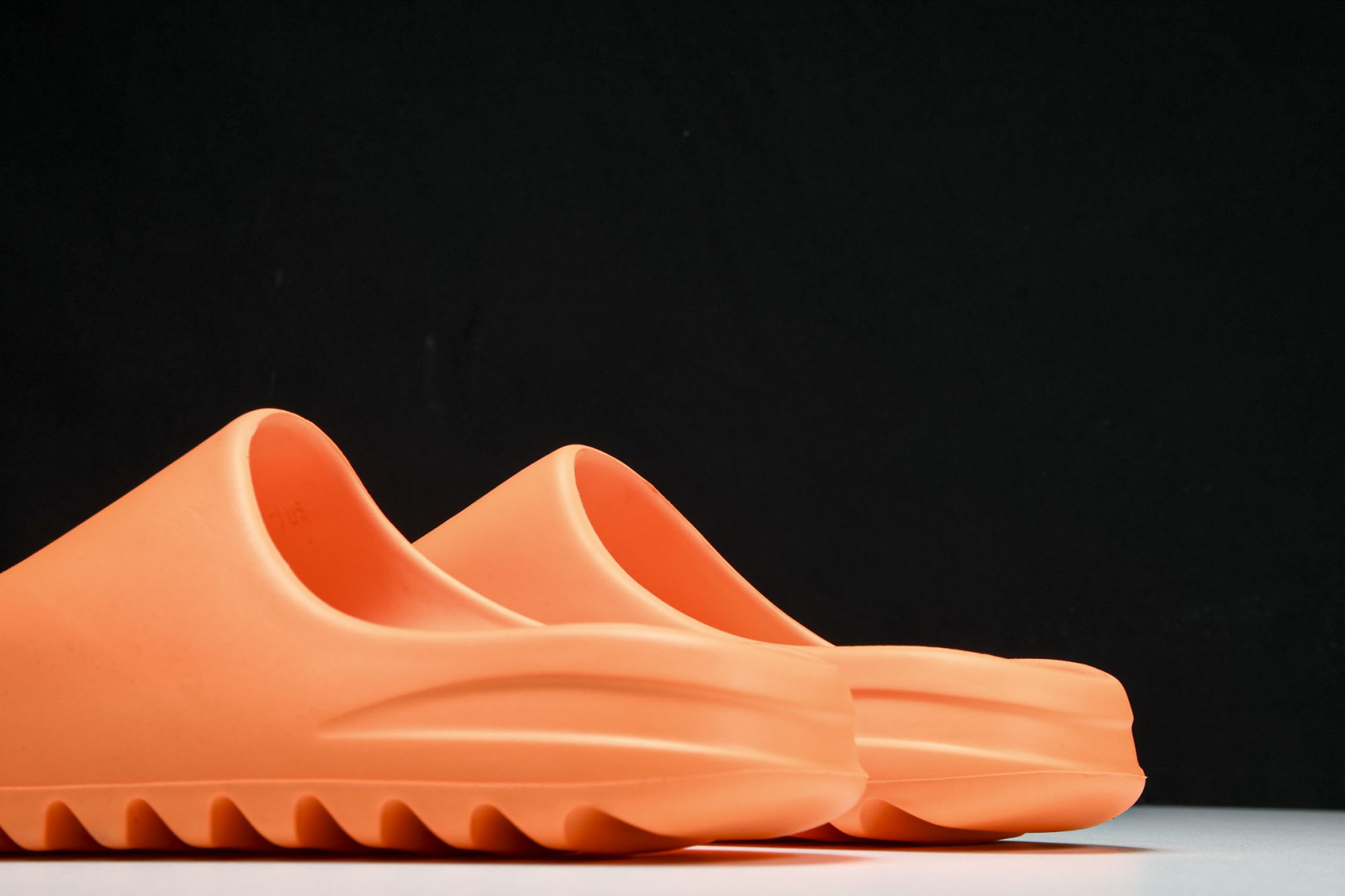  AD originals Yeezy Slide GZ0953 尺寸 US4=36-37 US5=38