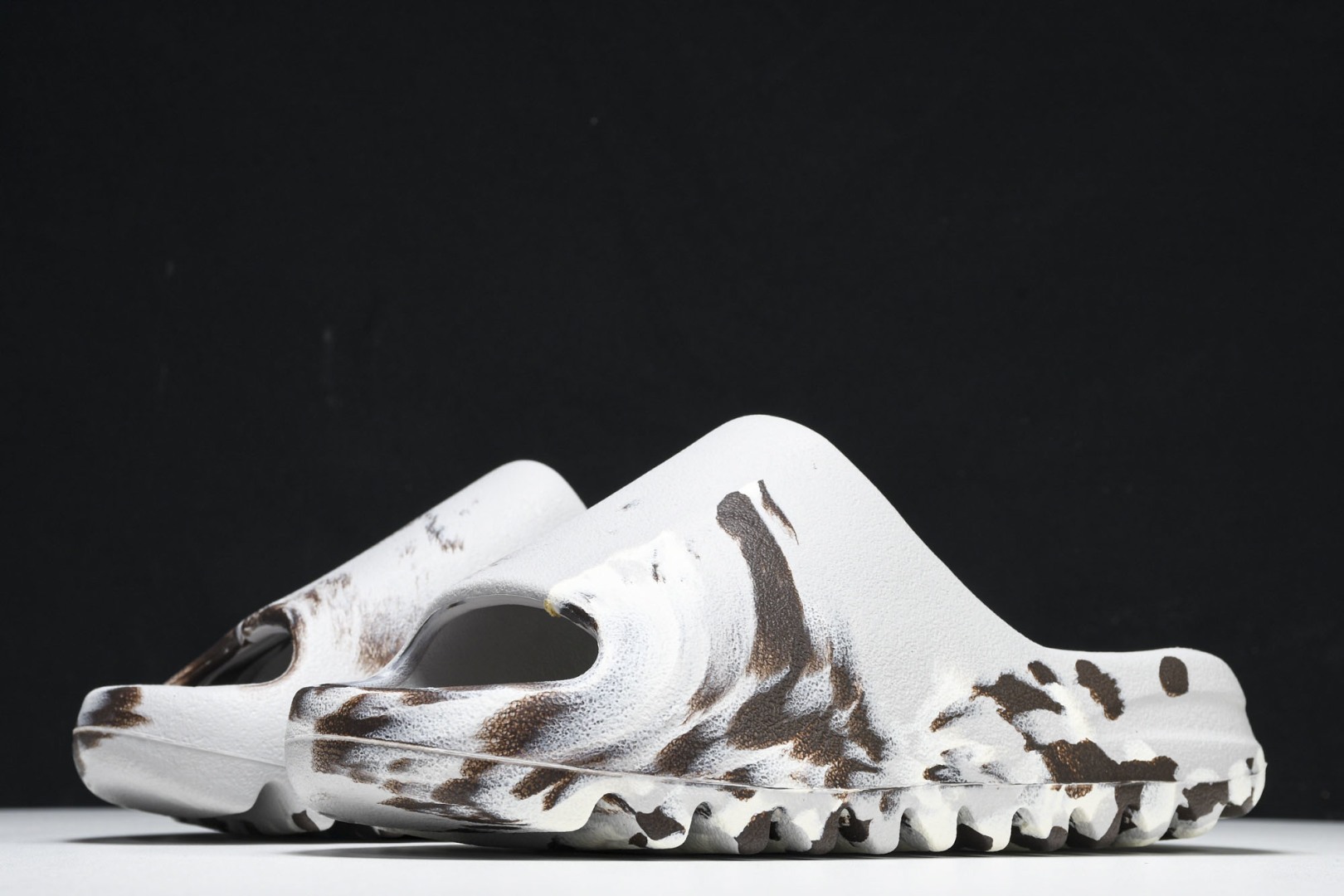  AD originals Yeezy Slide GZ5553 尺寸 US4=36-37 US5=38