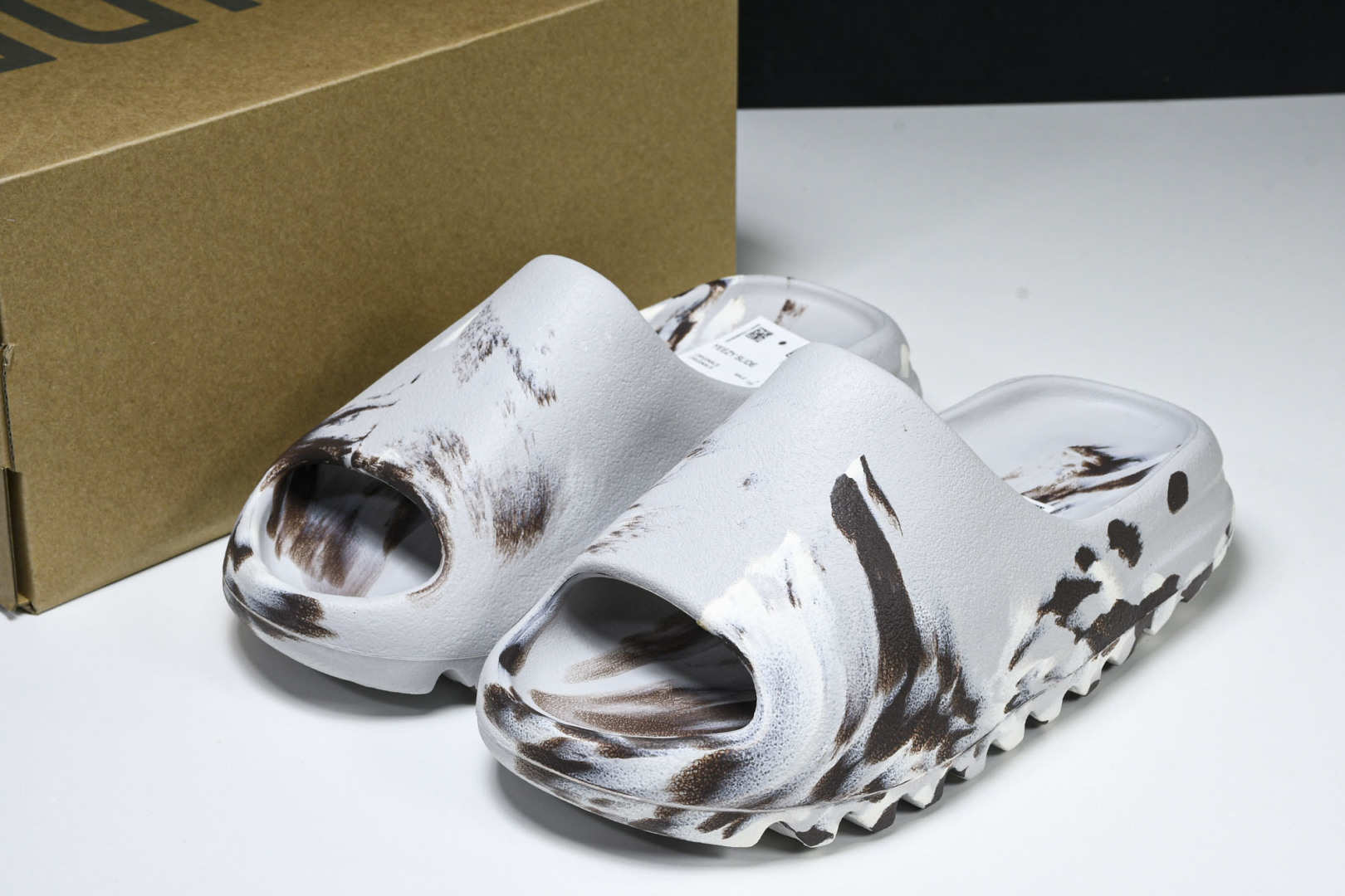 AD originals Yeezy Slide GZ5553 尺寸 US4=36-37 US5=38