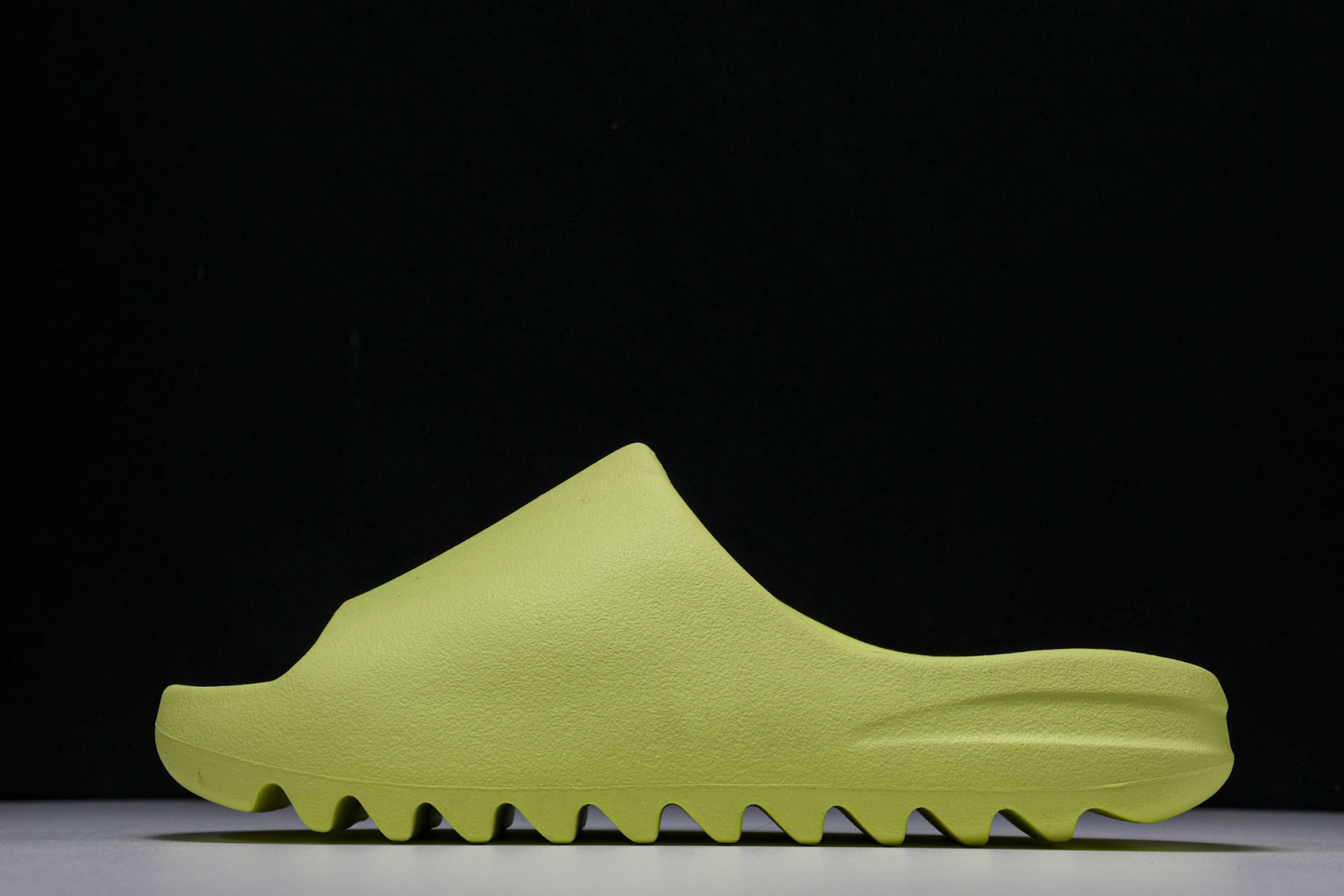  AD originals Yeezy Slide HQ6447 尺寸 US4=36-37 US5=38
