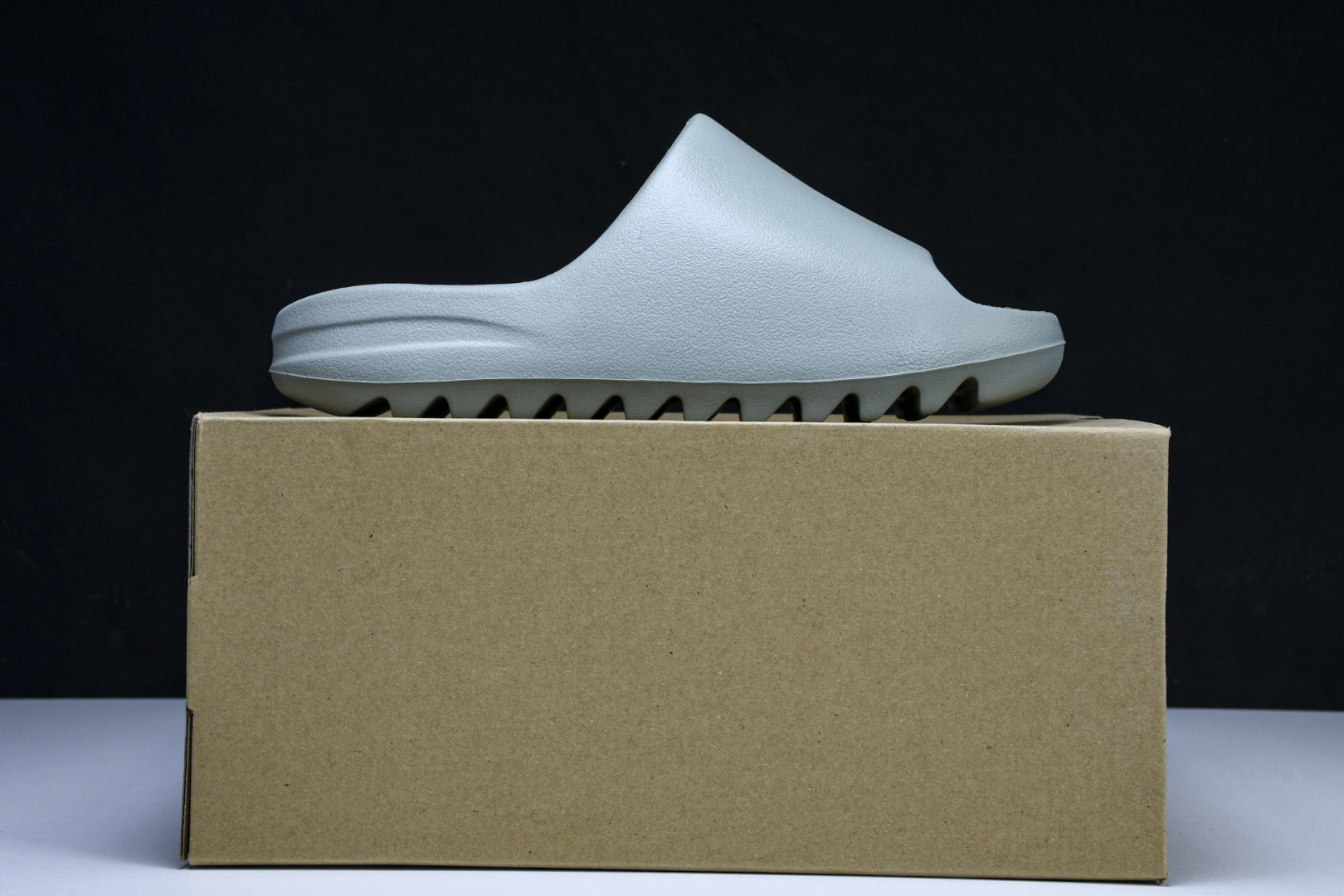  AD originals Yeezy Slide ID5480 尺寸 US4=36-37 US5=38