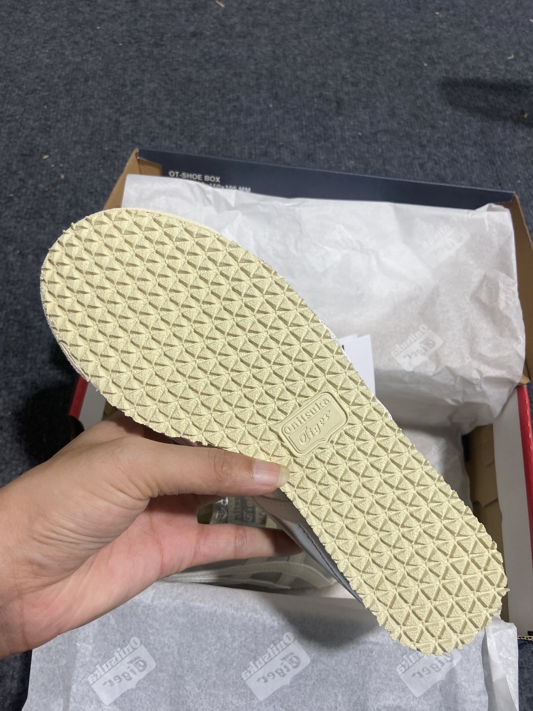 OT头层 本地
版型 用料 细节 清洁度  公司级别 可对比同价位 
Onitsuka Tiger鬼塚虎