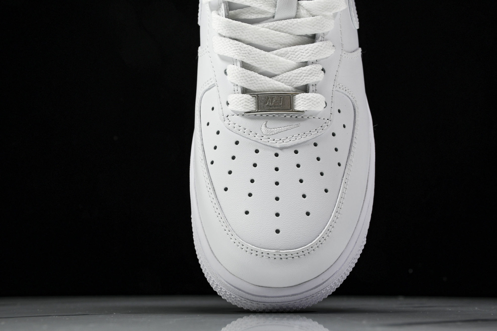 SuPreme白红 尺码36-47.5

纯原出品- SuPreme X NK AIR Force 1 