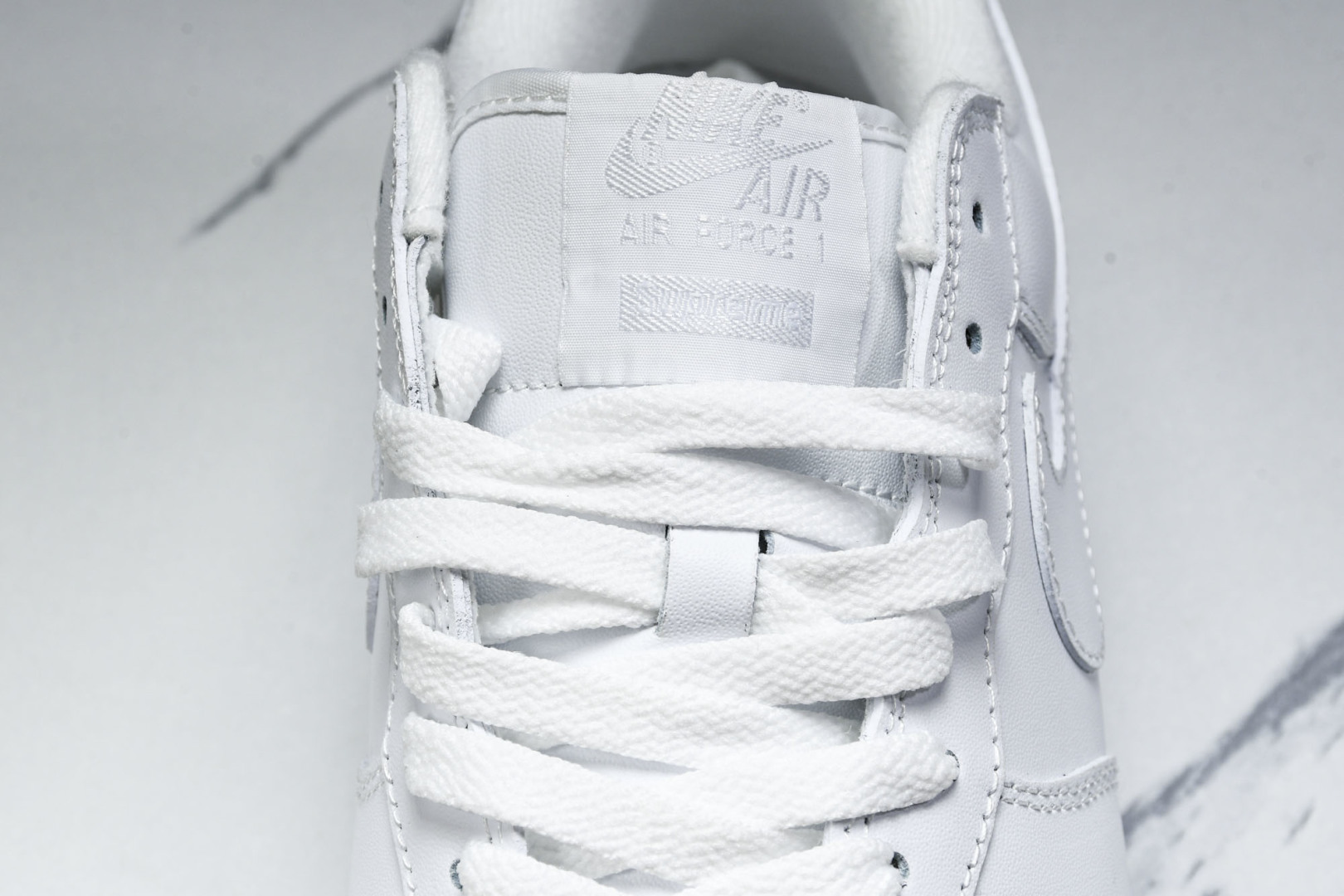 SuPreme白红 尺码36-47.5

纯原出品- SuPreme X NK AIR Force 1 
