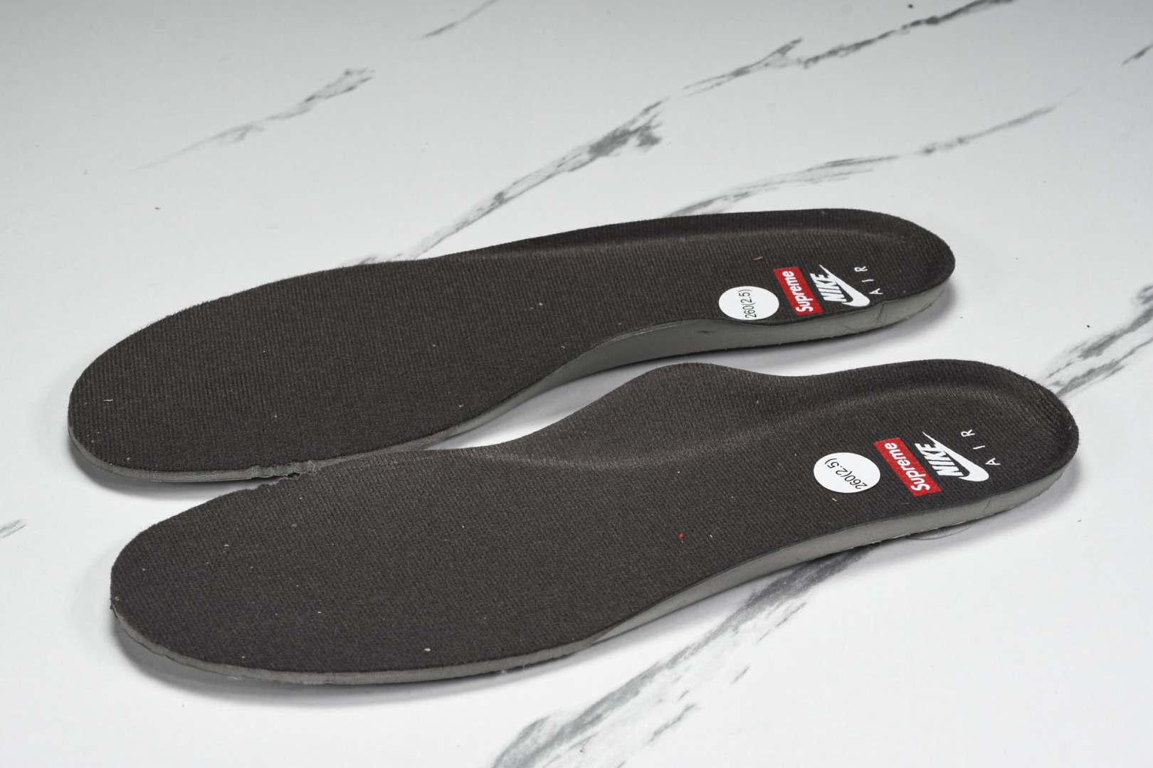 SuPreme酒红棕 尺码36-47.5

纯原出品-SuPreme x Nike Air Force 