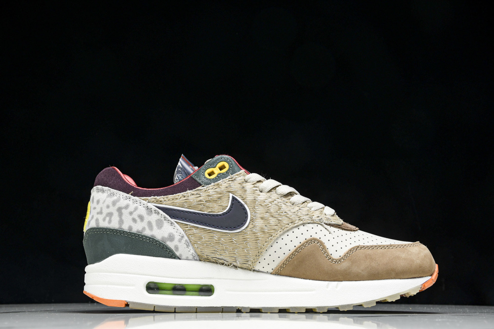 MAX 尺码36-47.5

纯原版出品-Air MAX 1 '87 LUXE UO P 棕褐色 HQ2