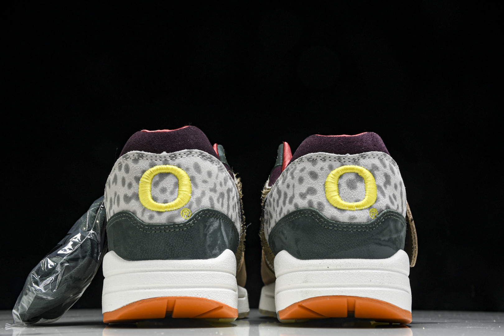MAX 尺码36-47.5

纯原版出品-Air MAX 1 '87 LUXE UO P 棕褐色 HQ2
