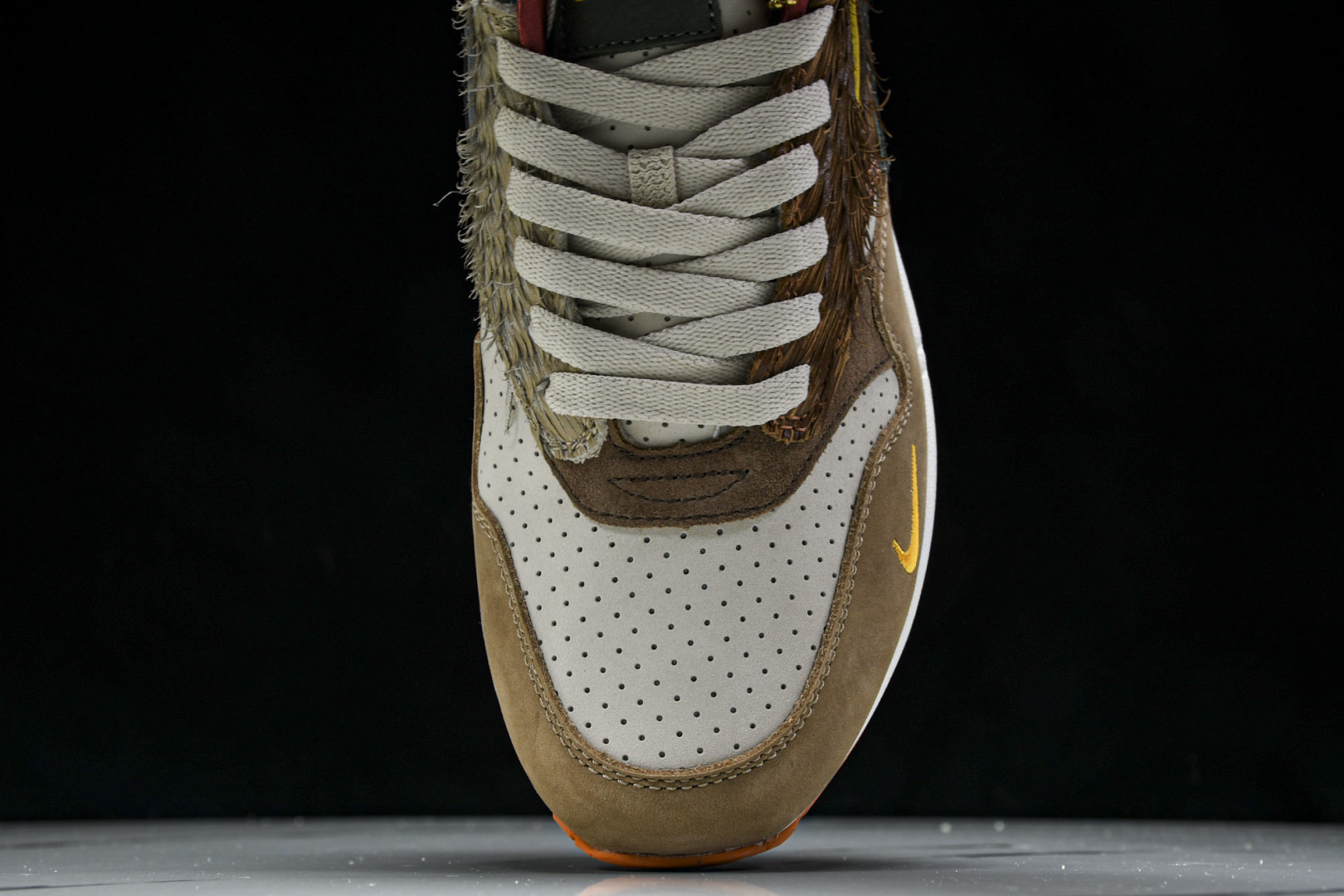 MAX 尺码36-47.5

纯原版出品-Air MAX 1 '87 LUXE UO P 棕褐色 HQ2