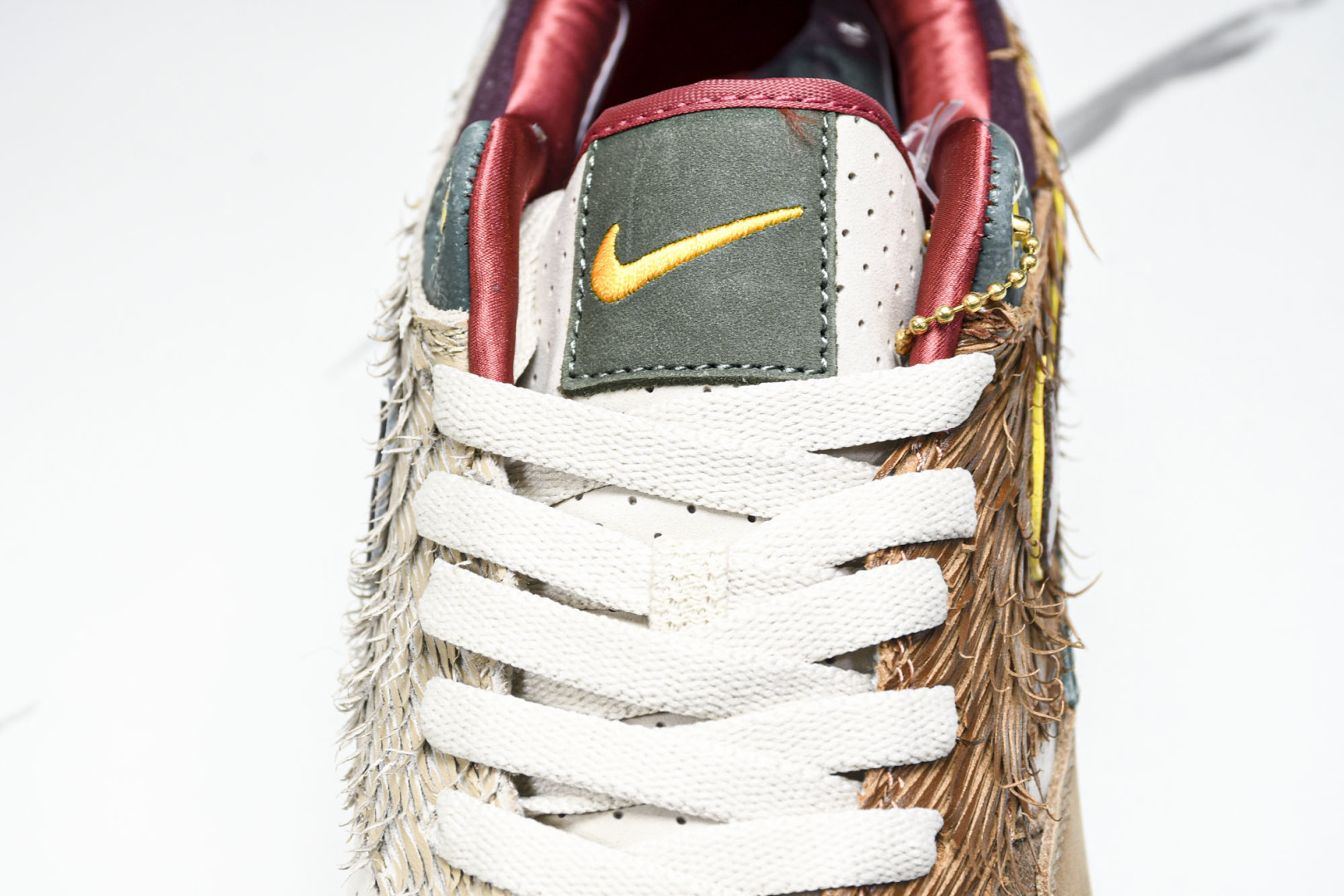 MAX 尺码36-47.5

纯原版出品-Air MAX 1 '87 LUXE UO P 棕褐色 HQ2