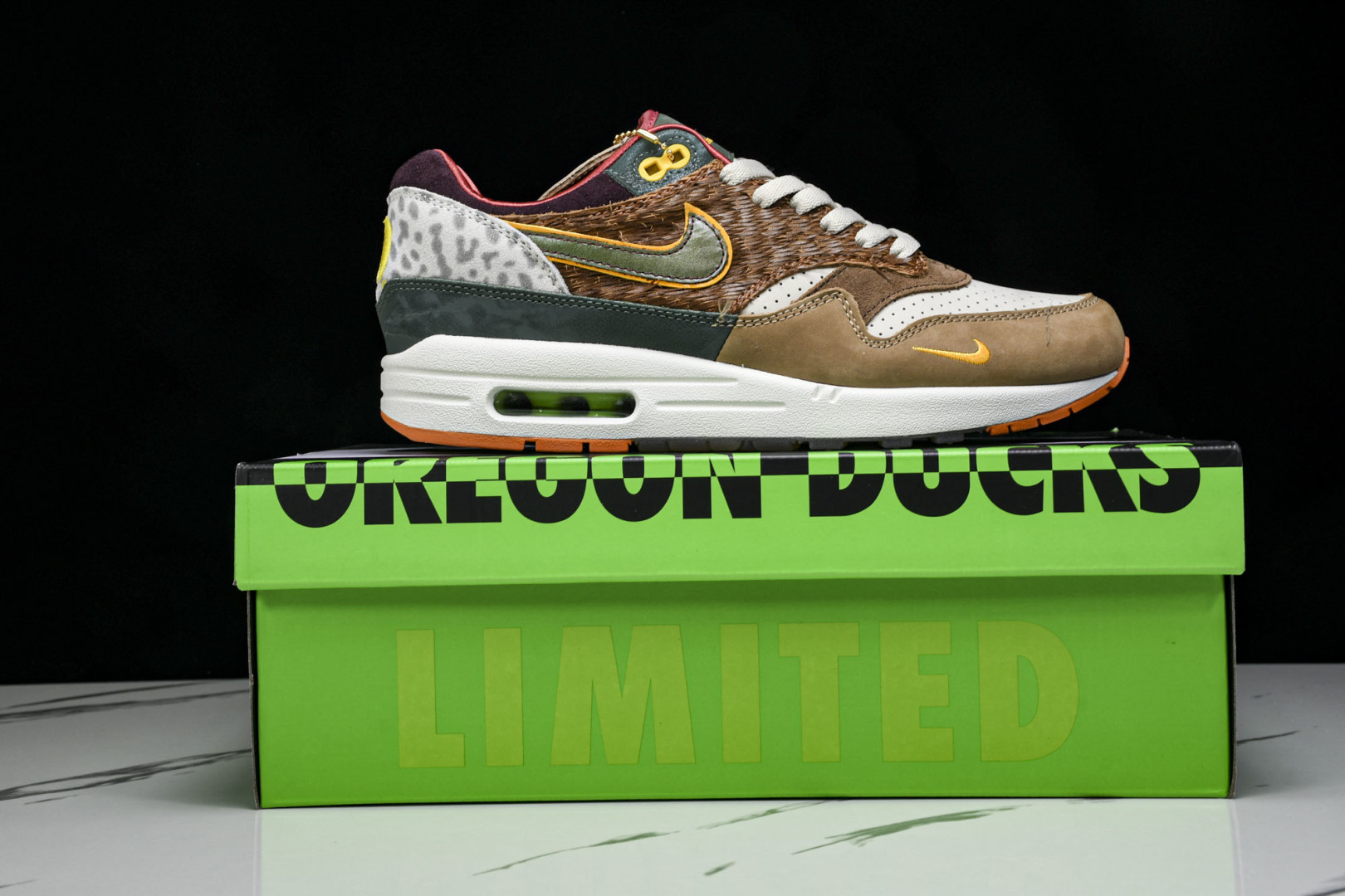 MAX 尺码36-47.5

纯原版出品-Air MAX 1 '87 LUXE UO P 棕褐色 HQ2