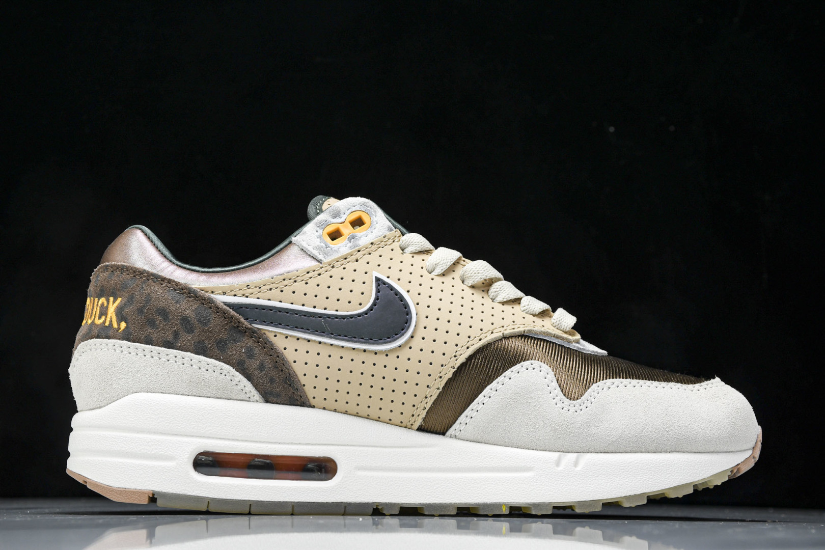 MAX1 尺码36-47.5

纯原版出品-Air Max 1 '87 Premium Universi