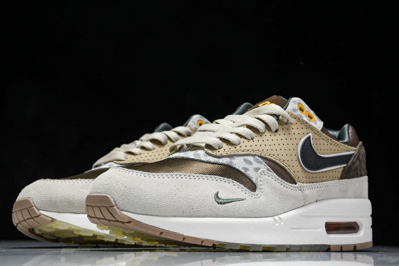 MAX1 尺码36-47.5

纯原版出品-Air Max 1 '87 Premium Universi