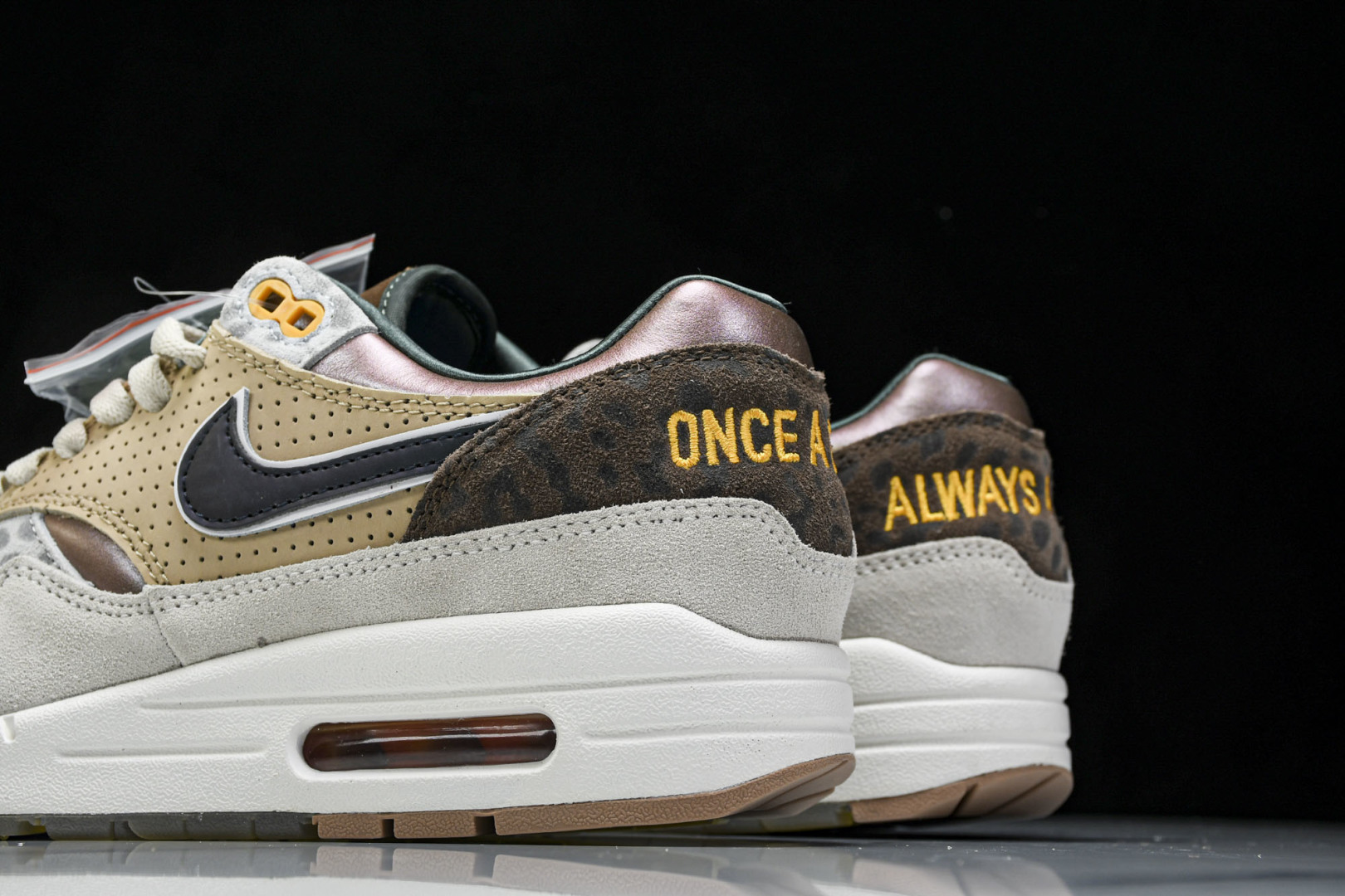 MAX1 尺码36-47.5

纯原版出品-Air Max 1 '87 Premium Universi