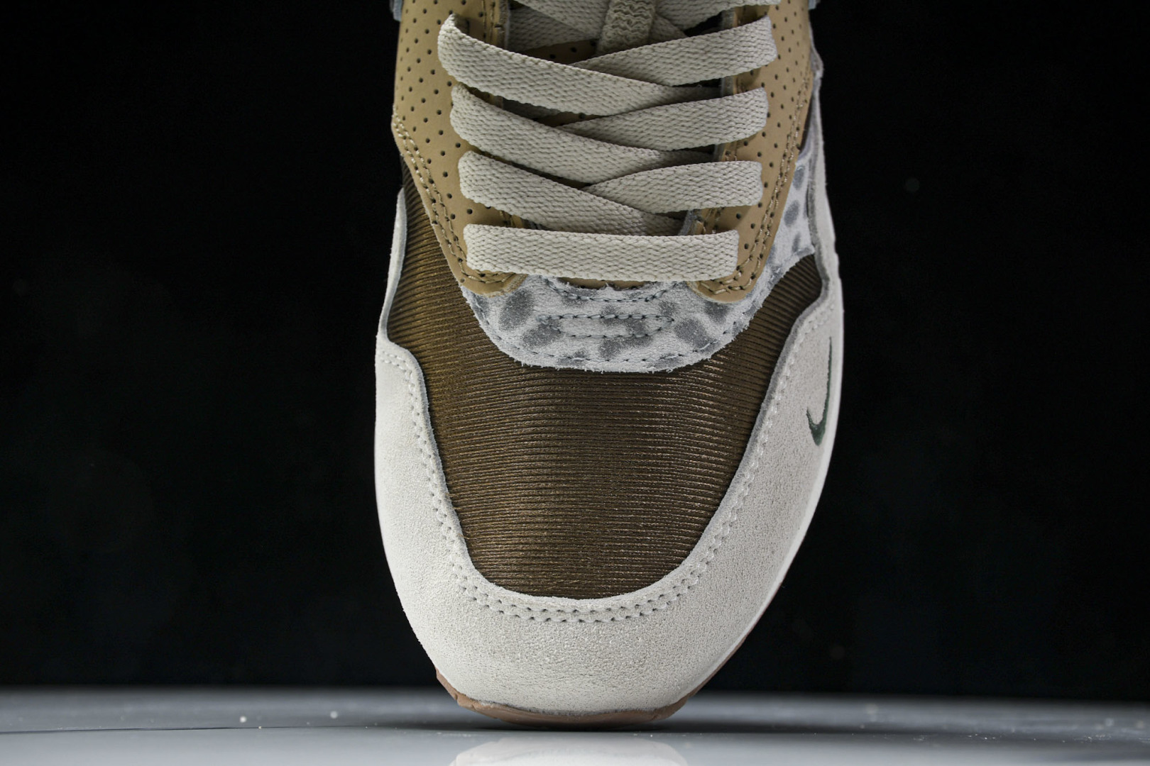MAX1 尺码36-47.5

纯原版出品-Air Max 1 '87 Premium Universi