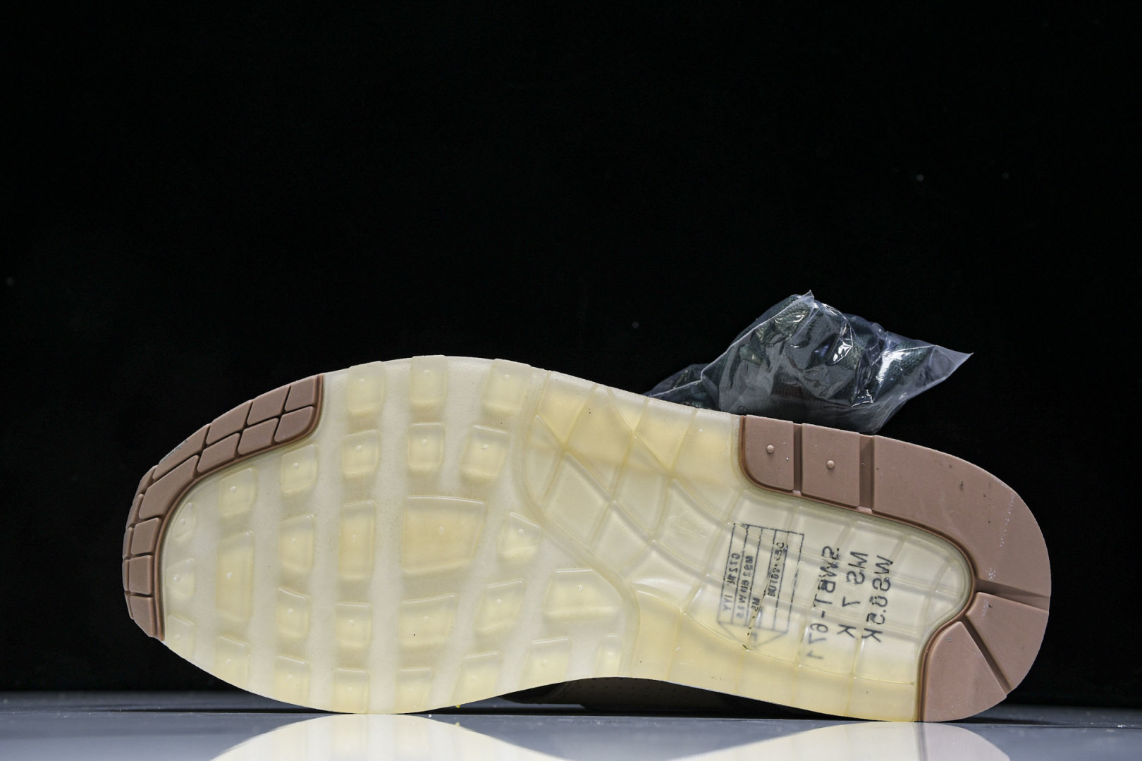 MAX1 尺码36-47.5

纯原版出品-Air Max 1 '87 Premium Universi