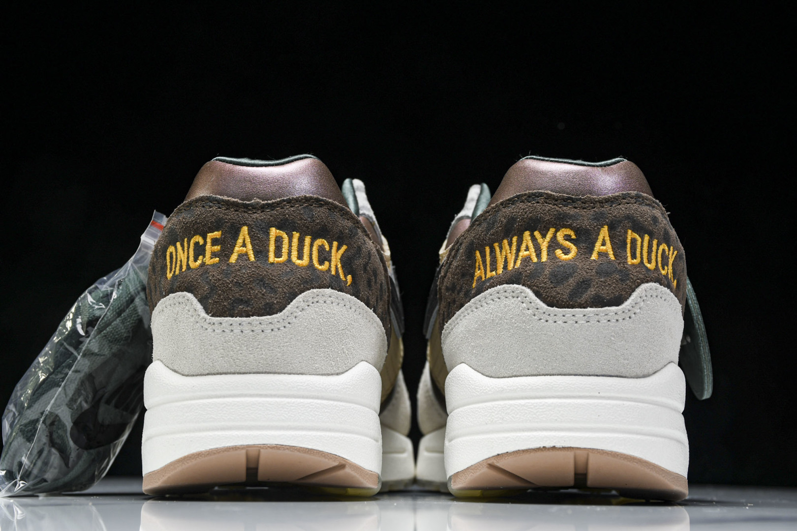 MAX1 尺码36-47.5

纯原版出品-Air Max 1 '87 Premium Universi
