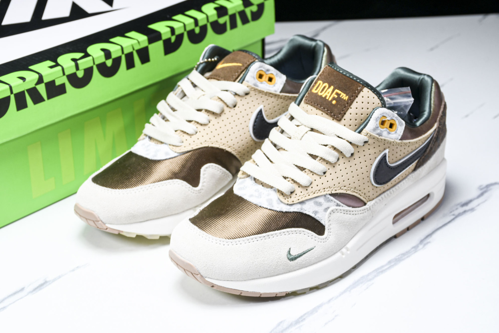 MAX1 尺码36-47.5

纯原版出品-Air Max 1 '87 Premium Universi
