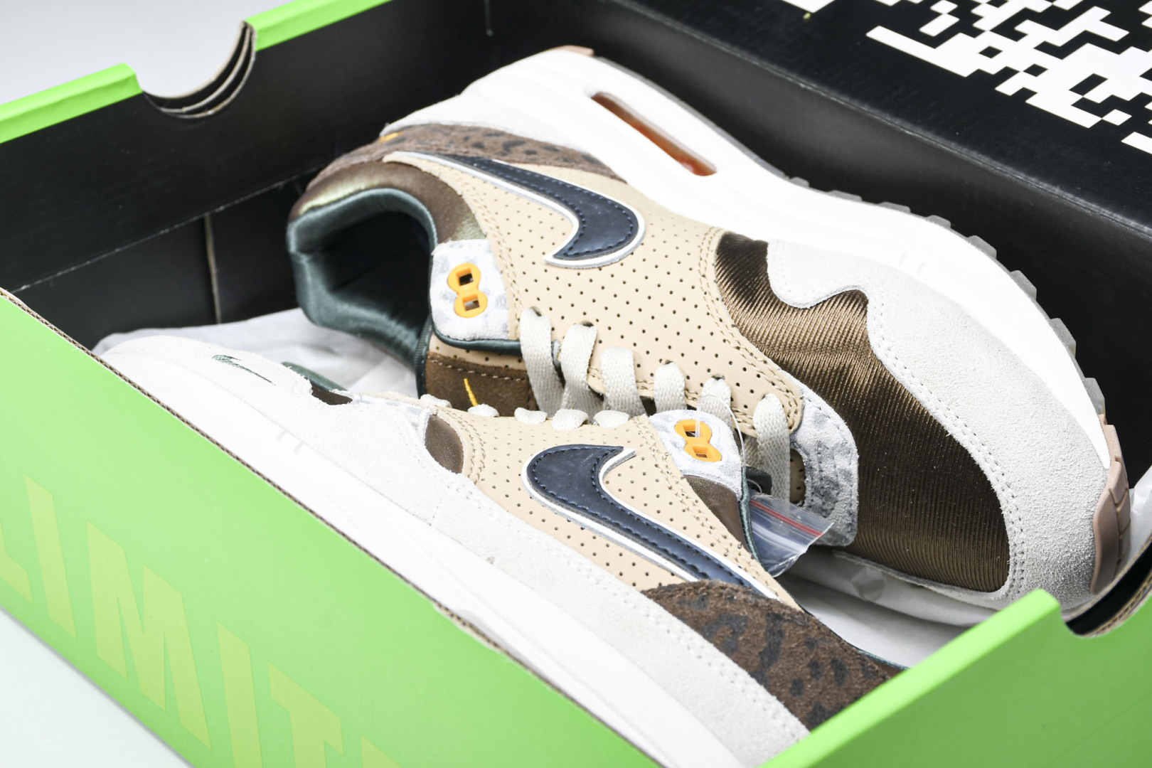 MAX1 尺码36-47.5

纯原版出品-Air Max 1 '87 Premium Universi