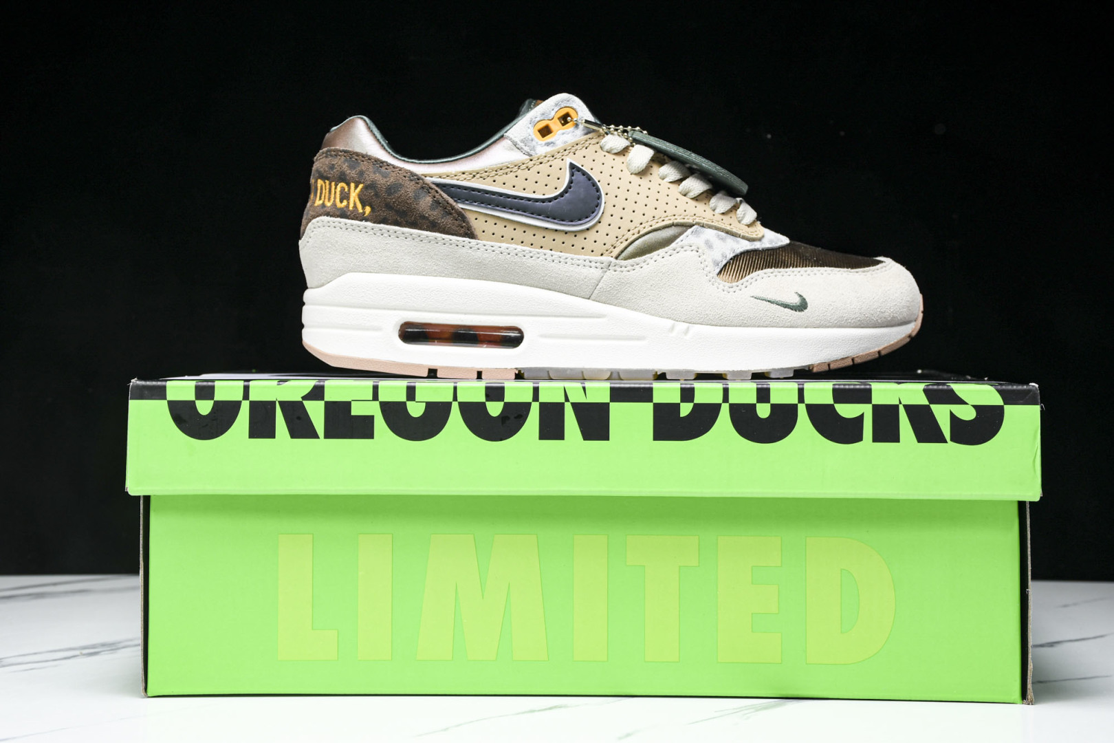 MAX1 尺码36-47.5

纯原版出品-Air Max 1 '87 Premium Universi