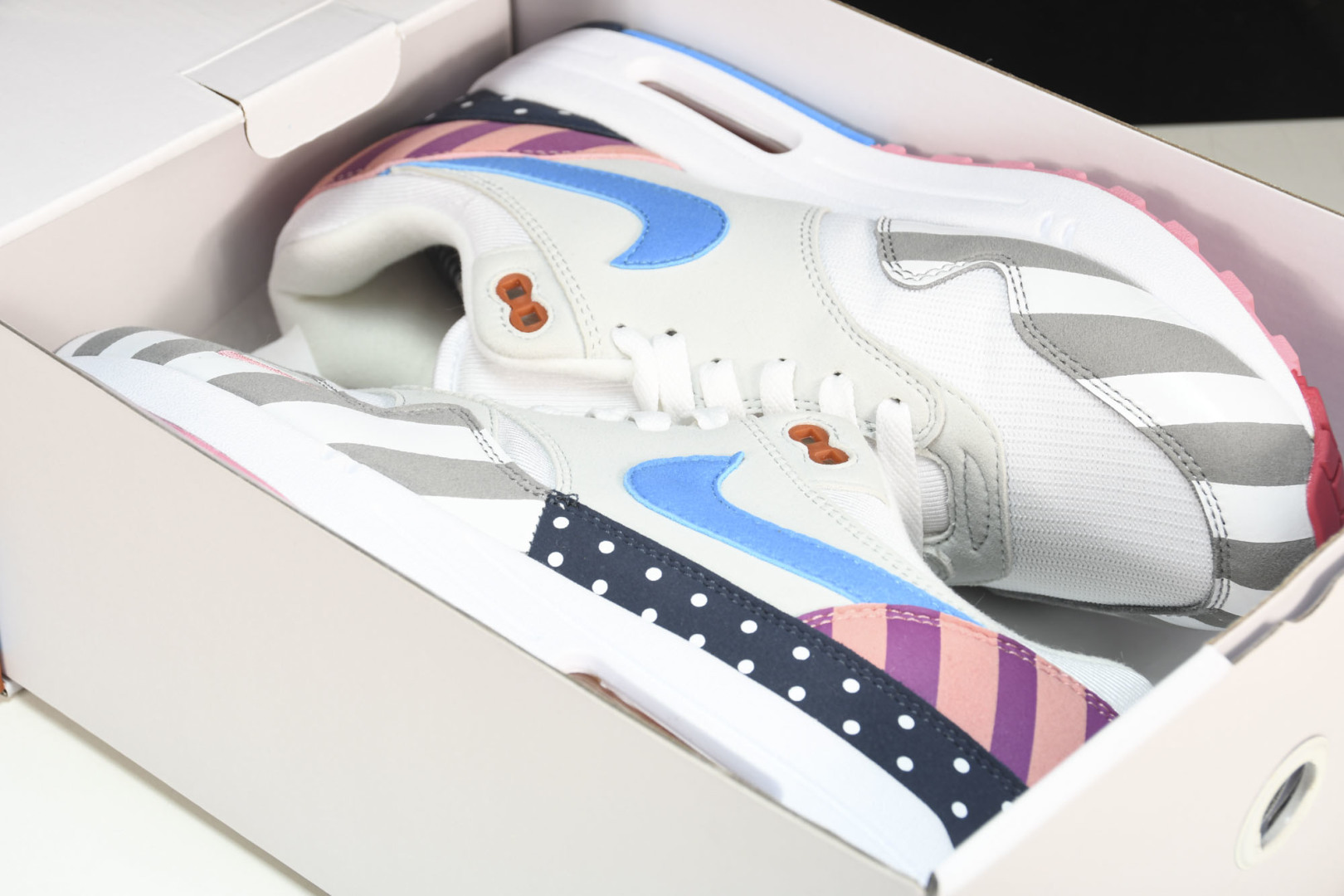 MAX 尺码36-47.5

纯原出品-Parra x NK Air Max 1 白粉拼接 AT3057