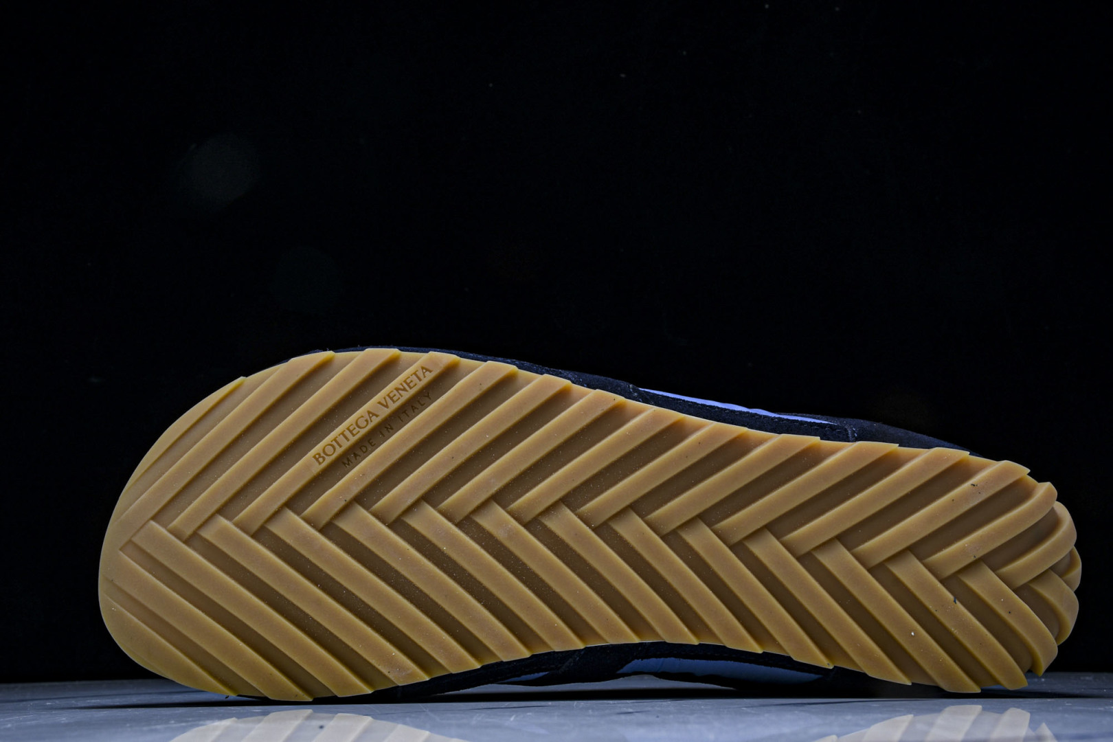 Bottega 尺码35-45

纯原版出品-Bottega Veneta Orbit Flash 葆蝶