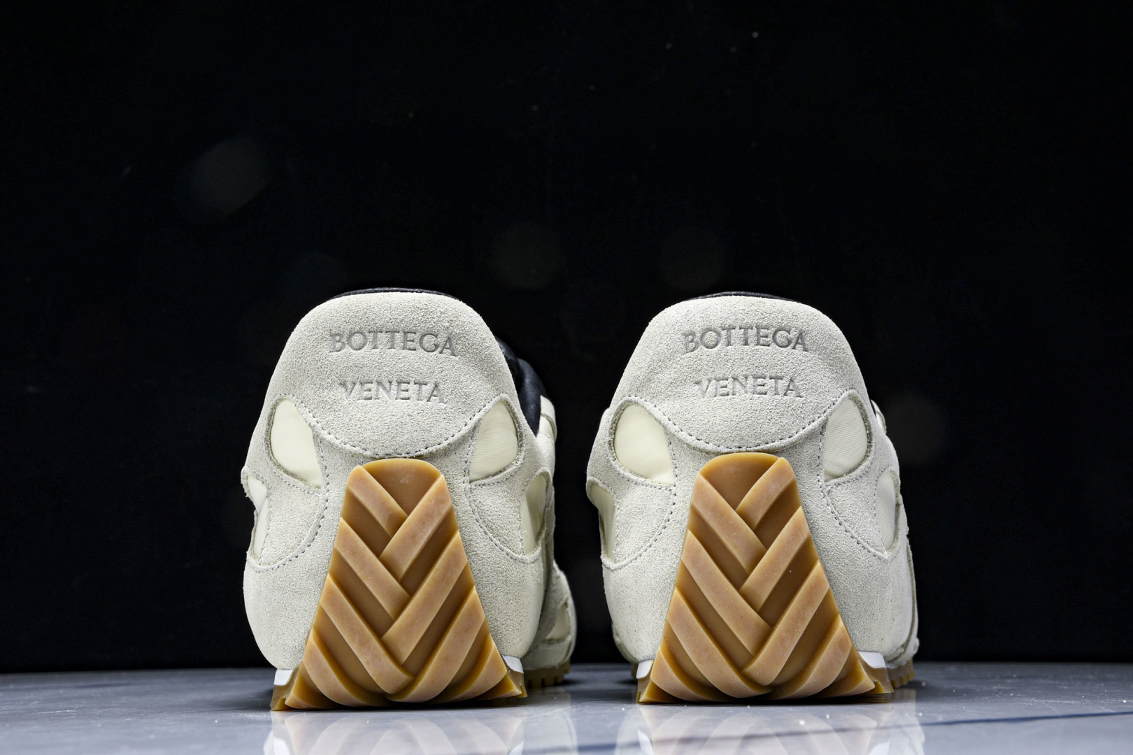 Bottega 尺码35-45

纯原版出品-Bottega Veneta Orbit Flash 葆蝶