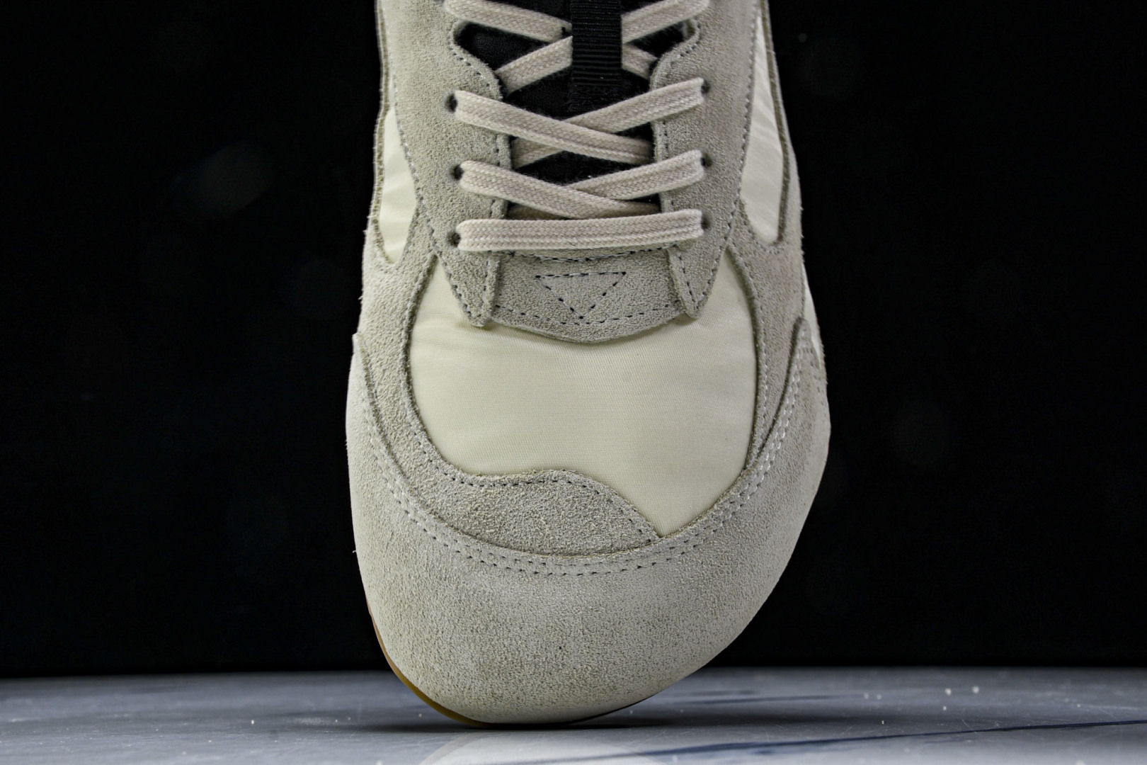 Bottega 尺码35-45

纯原版出品-Bottega Veneta Orbit Flash 葆蝶