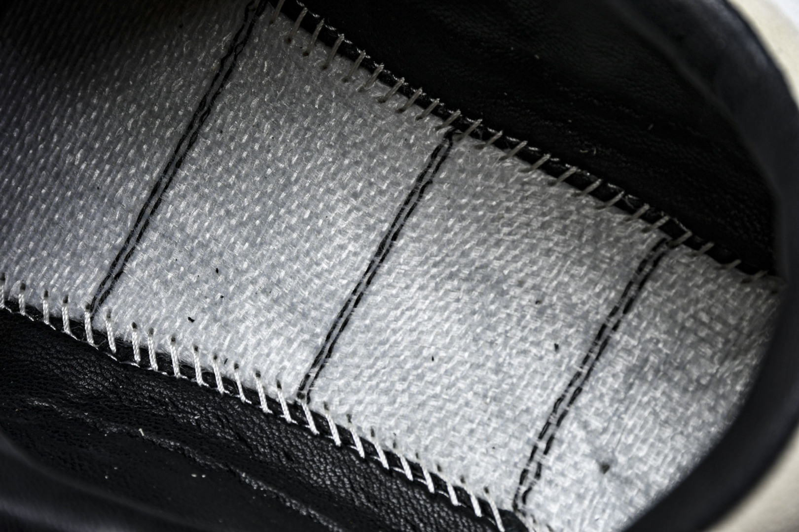 Bottega 尺码35-45

纯原版出品-Bottega Veneta Orbit Flash 葆蝶