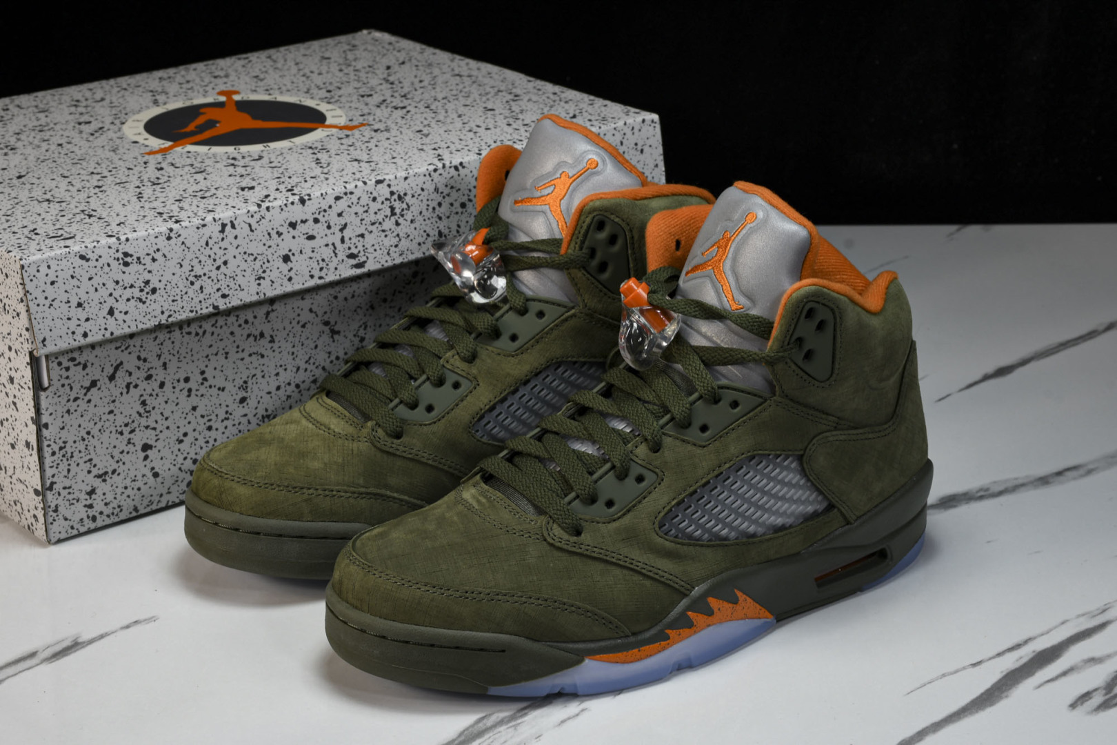 AJ5橄榄绿 尺码40.5-47.5

纯原-Air Jordan 5 Retro“Olive”橄榄绿 