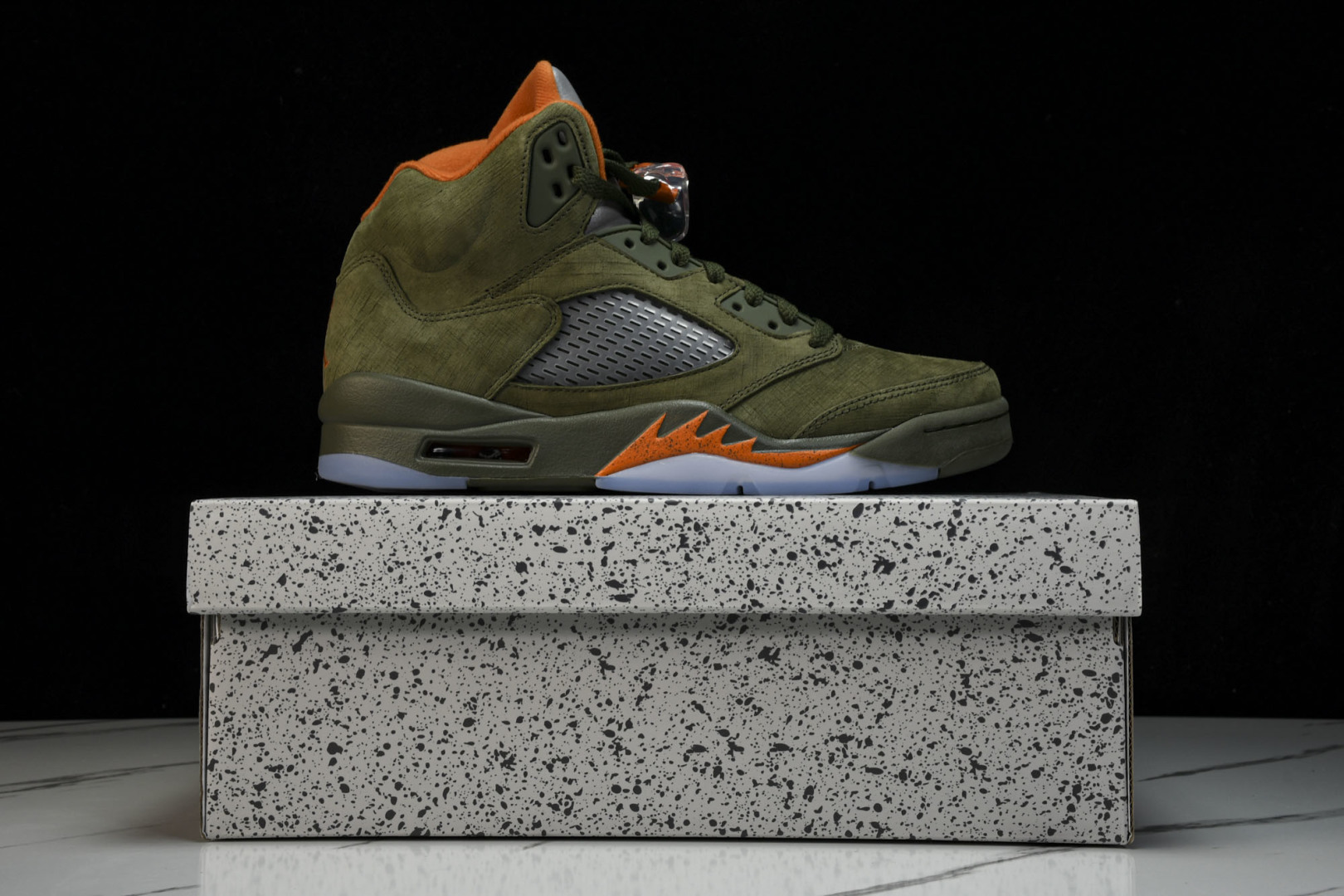 AJ5橄榄绿 尺码40.5-47.5

纯原-Air Jordan 5 Retro“Olive”橄榄绿 