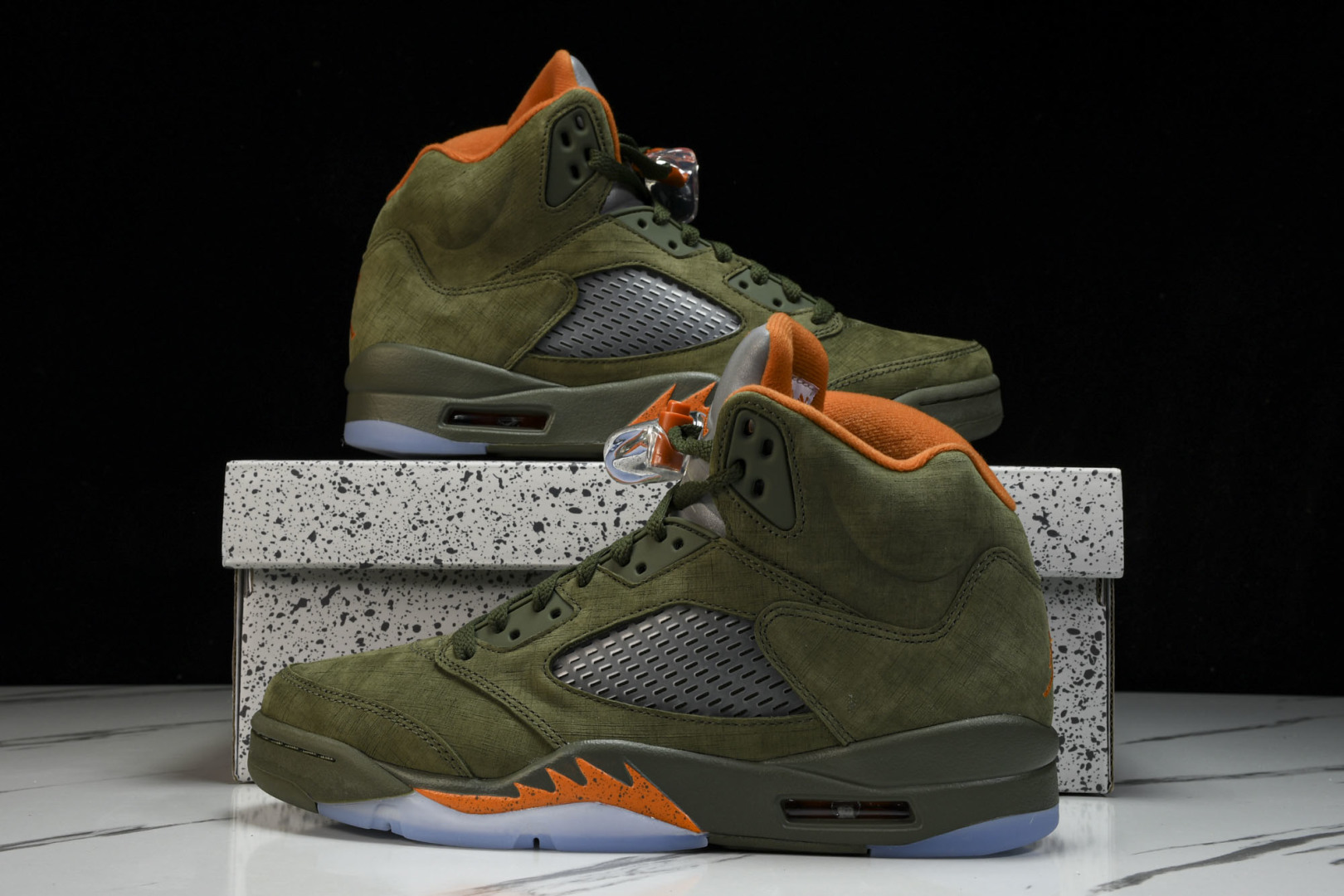 AJ5橄榄绿 尺码40.5-47.5

纯原-Air Jordan 5 Retro“Olive”橄榄绿 
