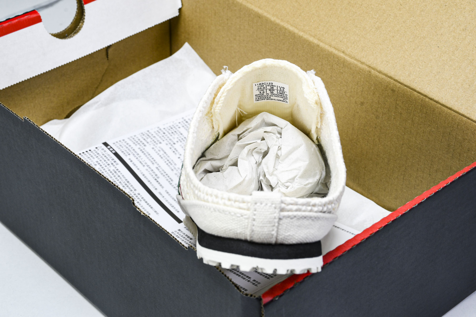 Tiger 尺码35-45

纯原版出品-Onitsuka Tiger鬼塚虎 Mexico 66 Sab