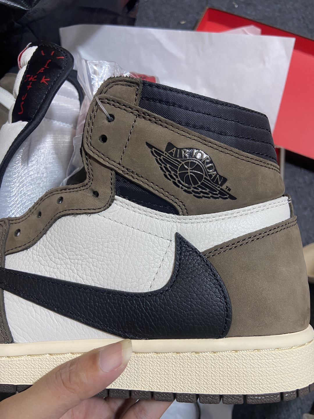 AJ1高帮倒钩 鬼脸 尺码40.5-48.5

纯原版出品-Air Jordan 1 Travis Sc