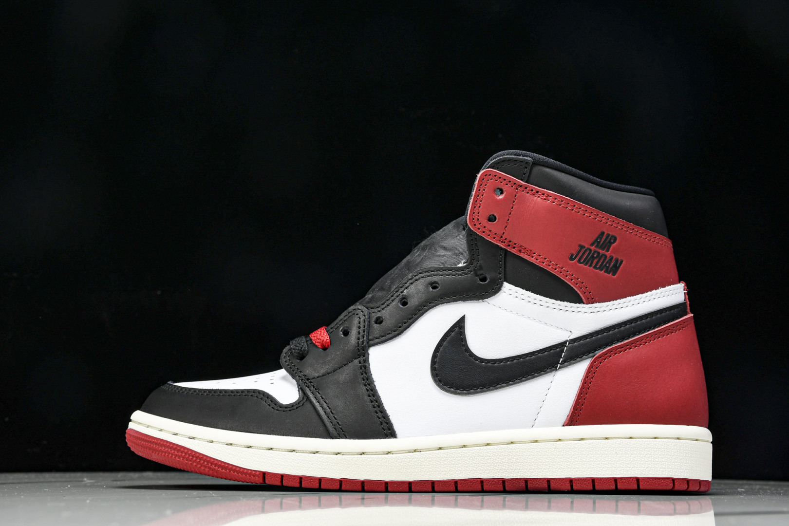 AJ1高帮 尺码40.5-47.5

纯原版出品-Air Jordan 1 Retro High OG 