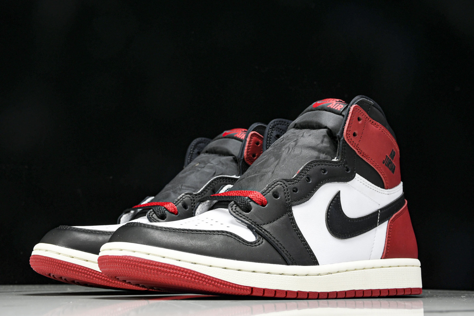AJ1高帮 尺码40.5-47.5

纯原版出品-Air Jordan 1 Retro High OG 