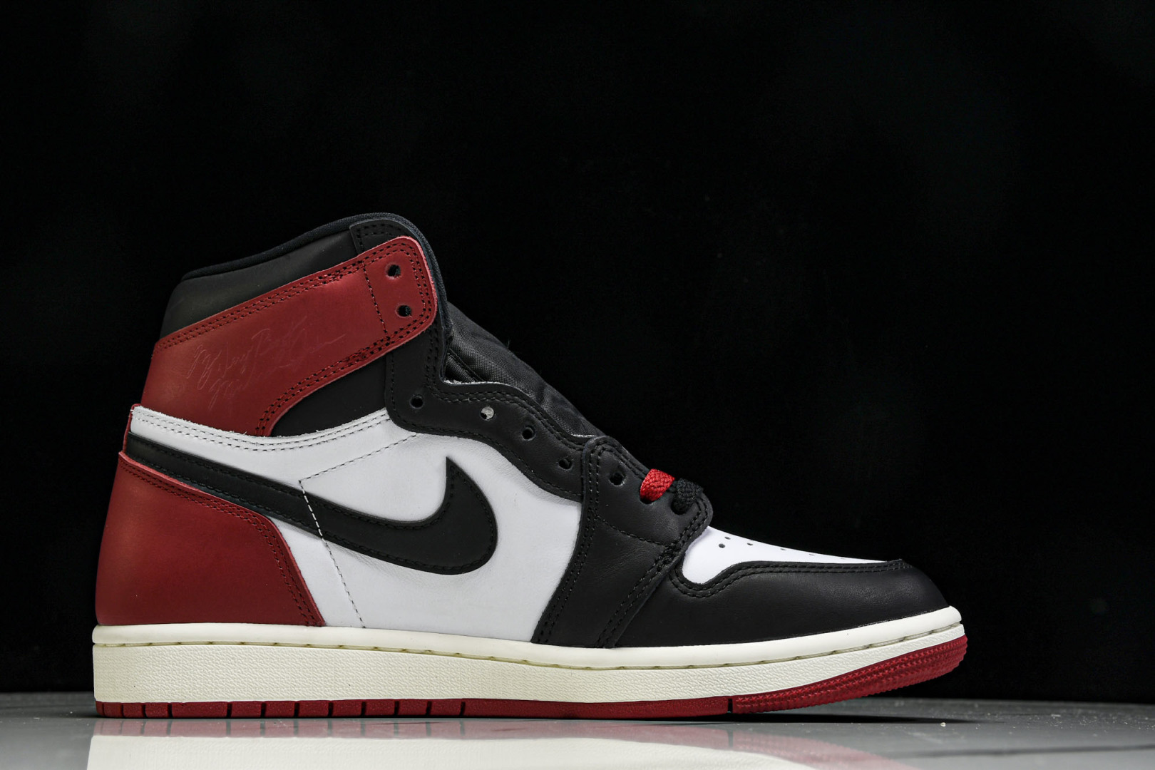 AJ1高帮 尺码40.5-47.5

纯原版出品-Air Jordan 1 Retro High OG 