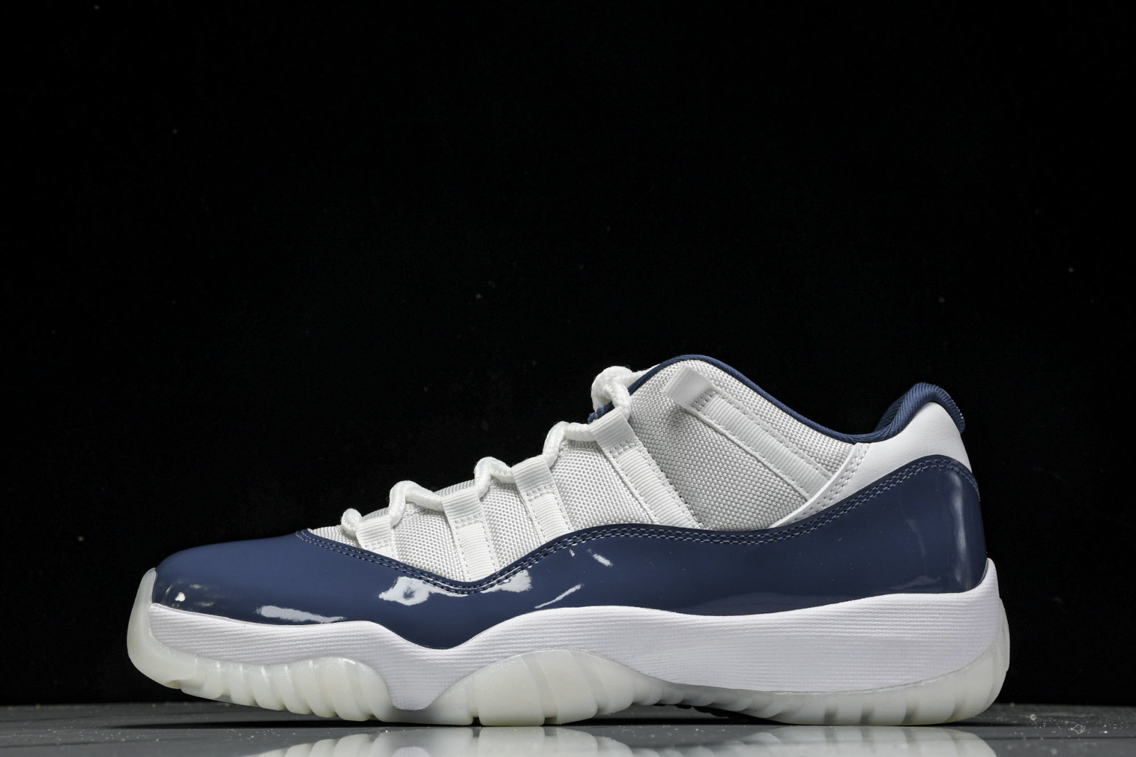 AJ11白蓝 尺码40-48.5

纯原版出品-Air Jordan 11 Low“Diffused B