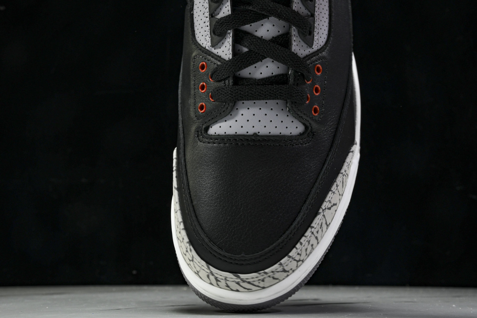 AJ3 尺码40-48.5

纯原版出品-Air Jordan 3 Retro OG Black Cem