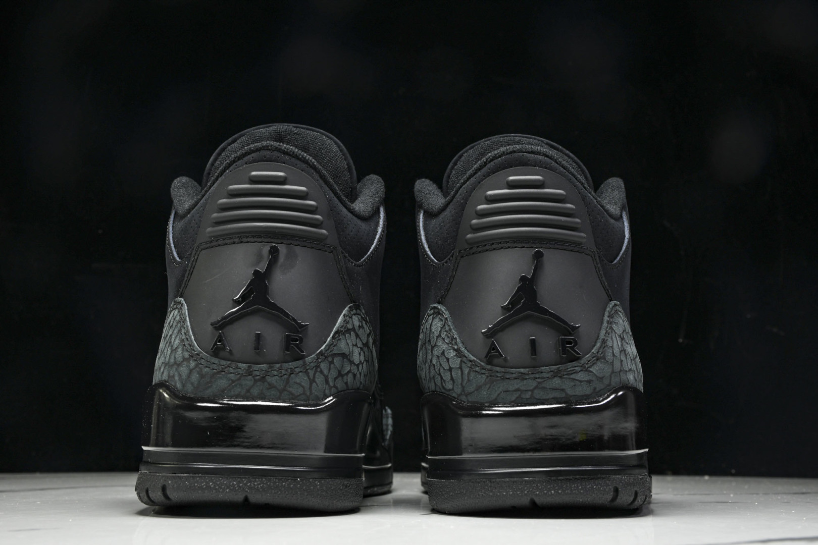 AJ3黑猫 尺码40.5-47.5

纯原版出品-Air Jordan 3 Retro Black Ca