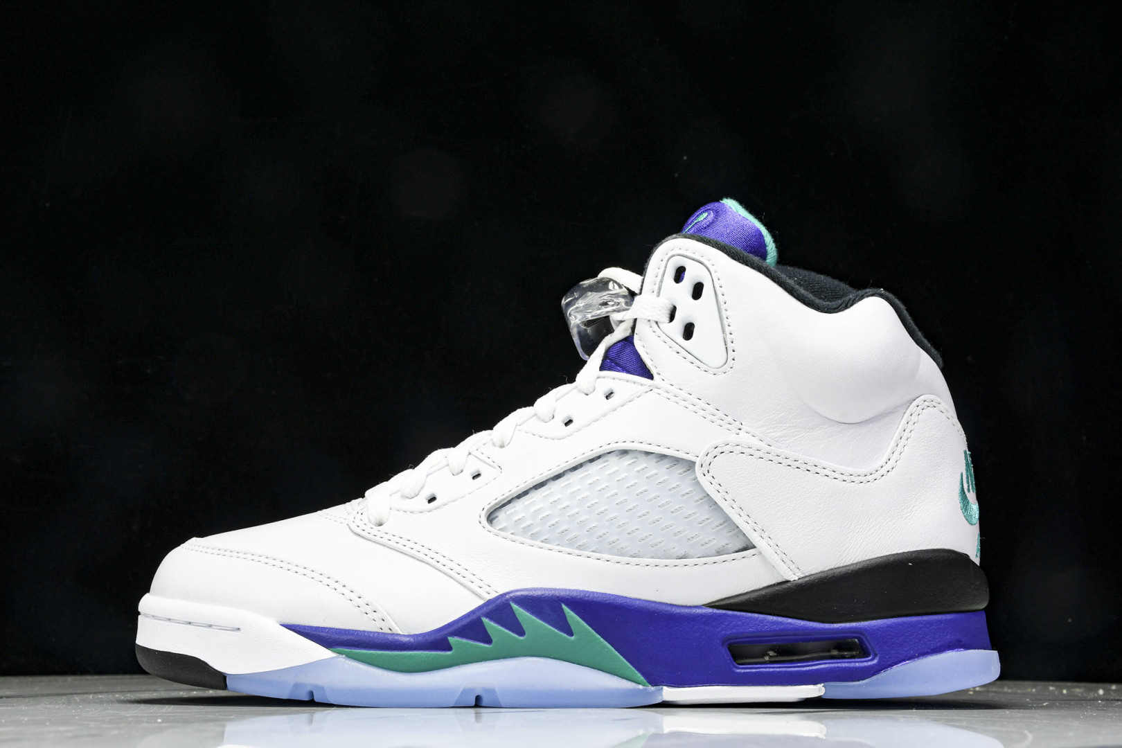 AJ5白紫 尺码40-48.5

纯原版出品-Air Jordan 5 Retro 2025 GraPe
