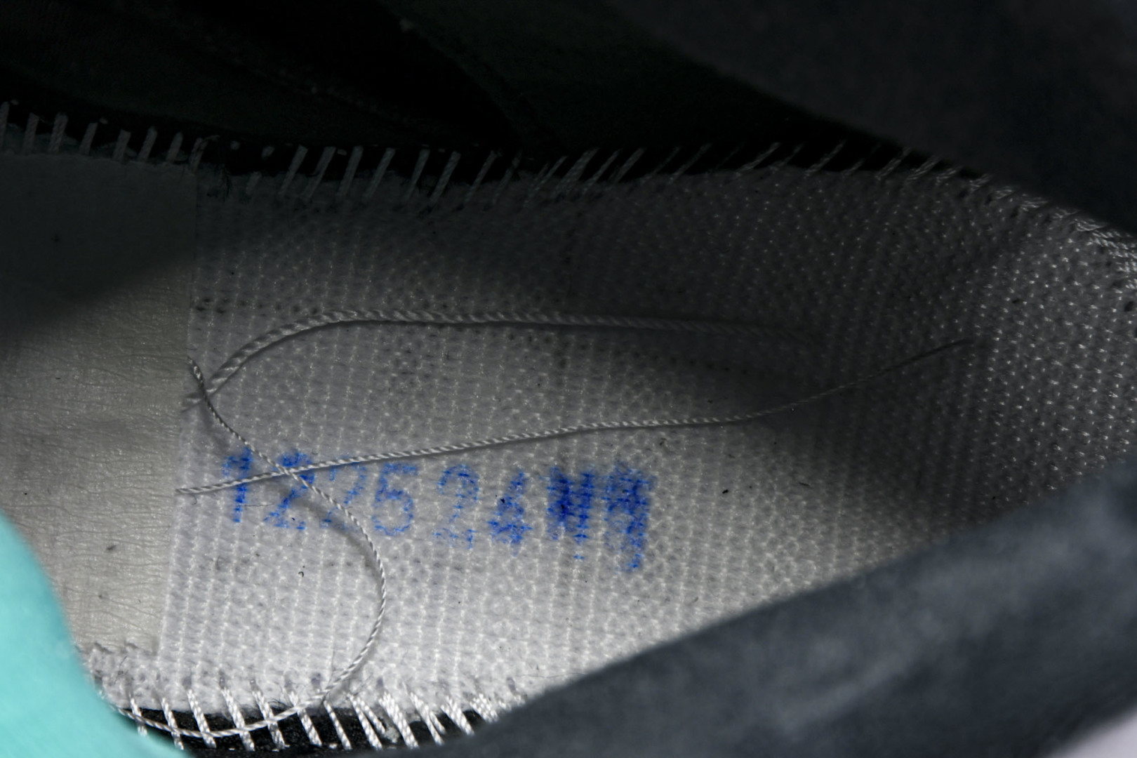 AJ5白紫 尺码40-48.5

纯原版出品-Air Jordan 5 Retro 2025 GraPe
