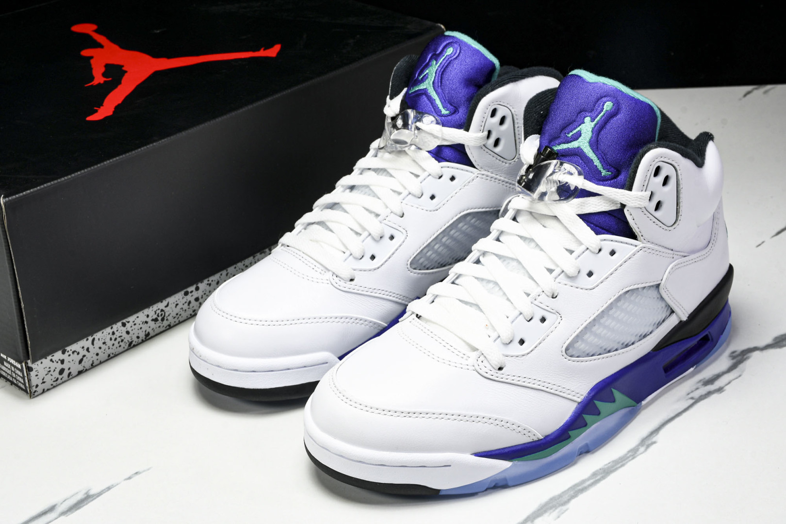AJ5白紫 尺码40-48.5

纯原版出品-Air Jordan 5 Retro 2025 GraPe