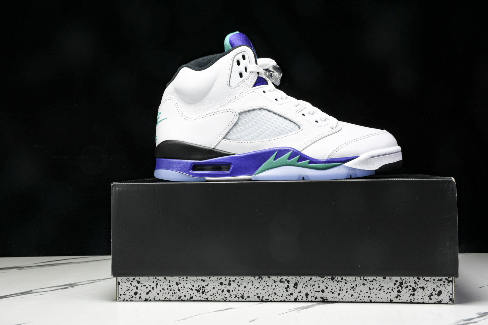 AJ5白紫 尺码40-48.5

纯原版出品-Air Jordan 5 Retro 2025 GraPe