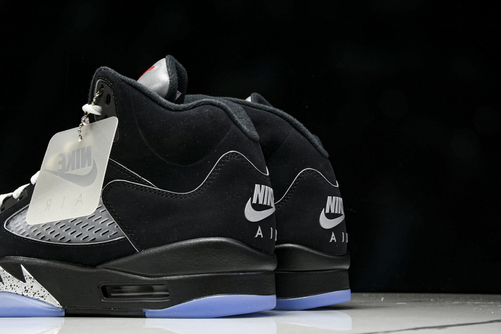 AJ5黑银 尺码40-47.5

纯原出品-Air Jordan 5 OG 2025 Metallic 