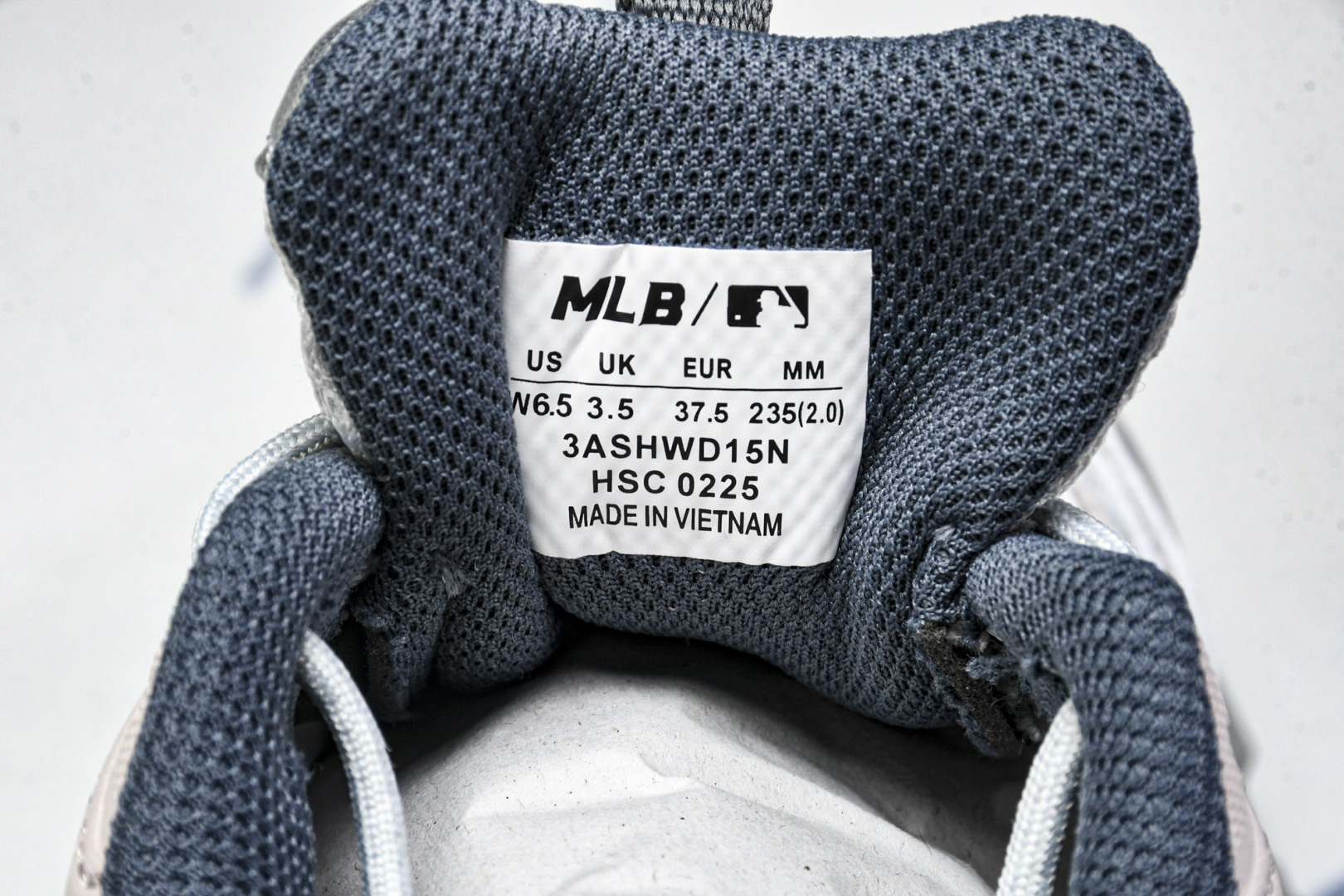  MLB Winner Chunky 赛博老爹鞋 浅灰色粉色 3ASHWD15N(G)
尺寸35 36 