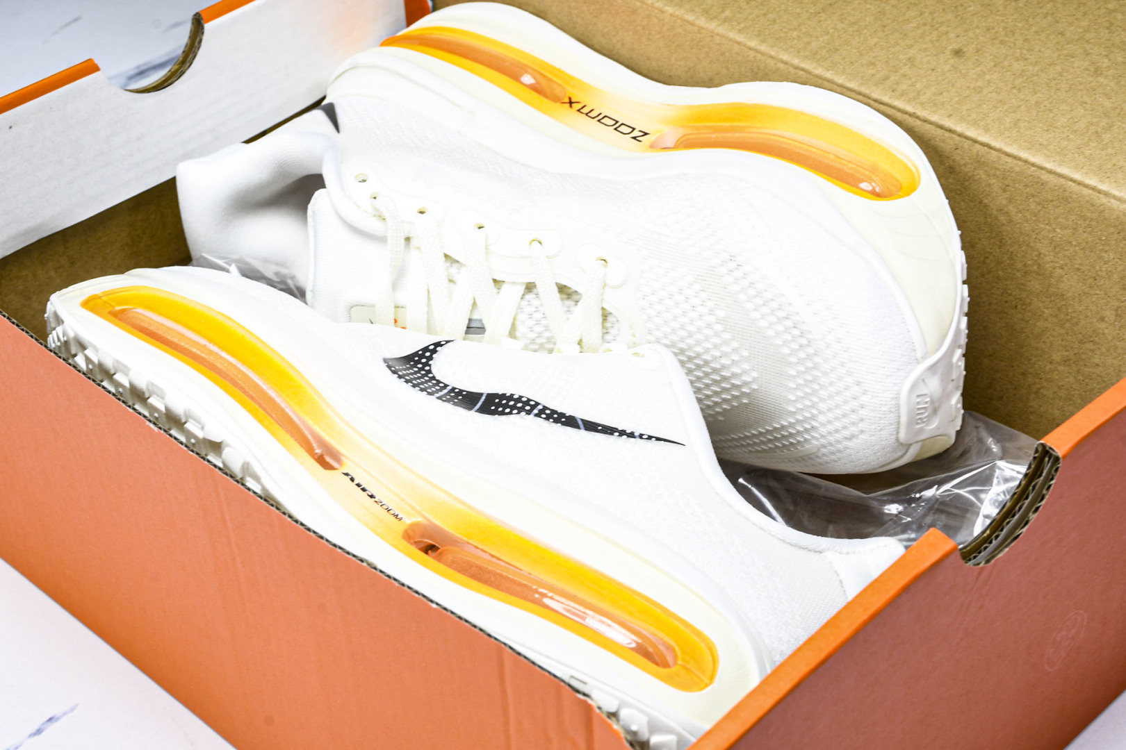 Zoom 尺码36-45

纯原版出品-Air Zoom Premium 耐克网面厚底气垫跑鞋 FN84