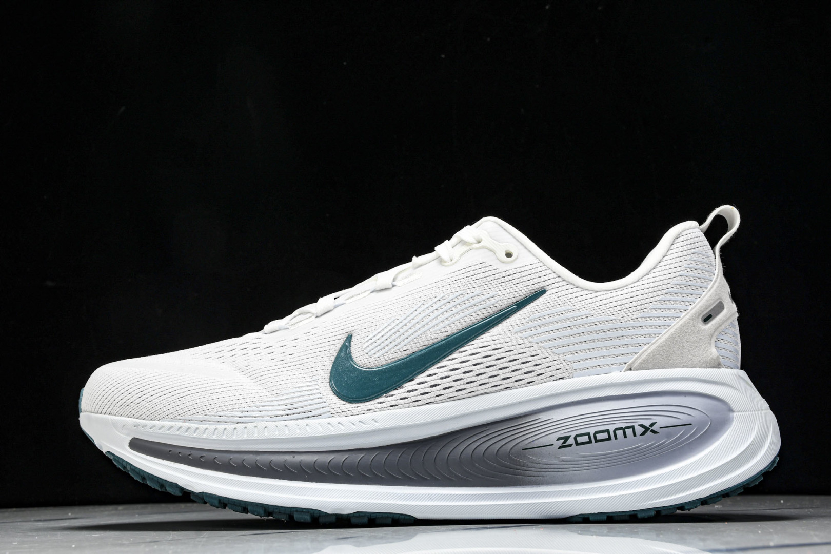 Zoom 尺码36-46

纯原版出品-Air Zoom Vomero 18 登月18 2025新款缓震